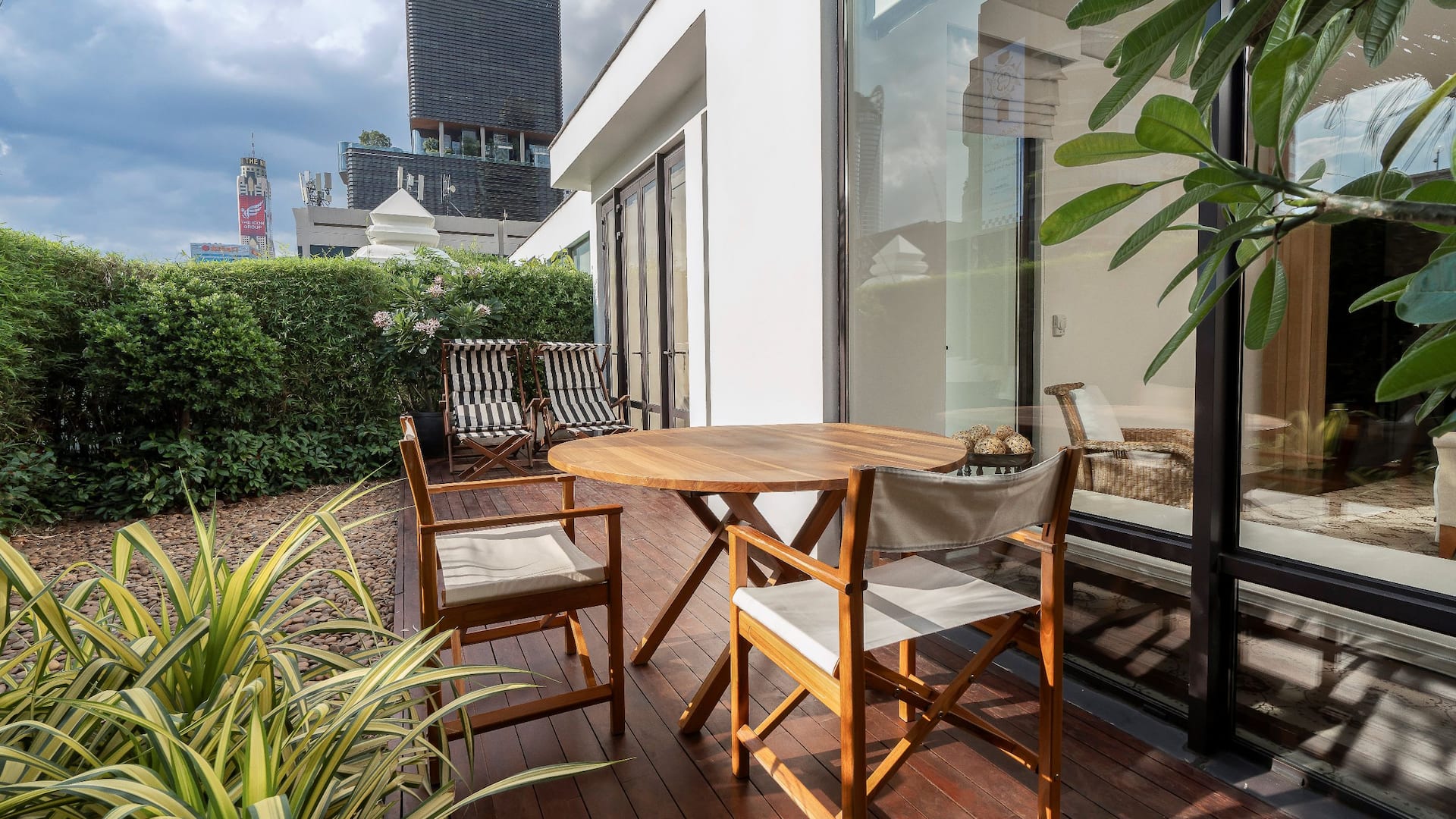 Grand Hyatt Erawan Bangkok Garden Villa Patio With Seat