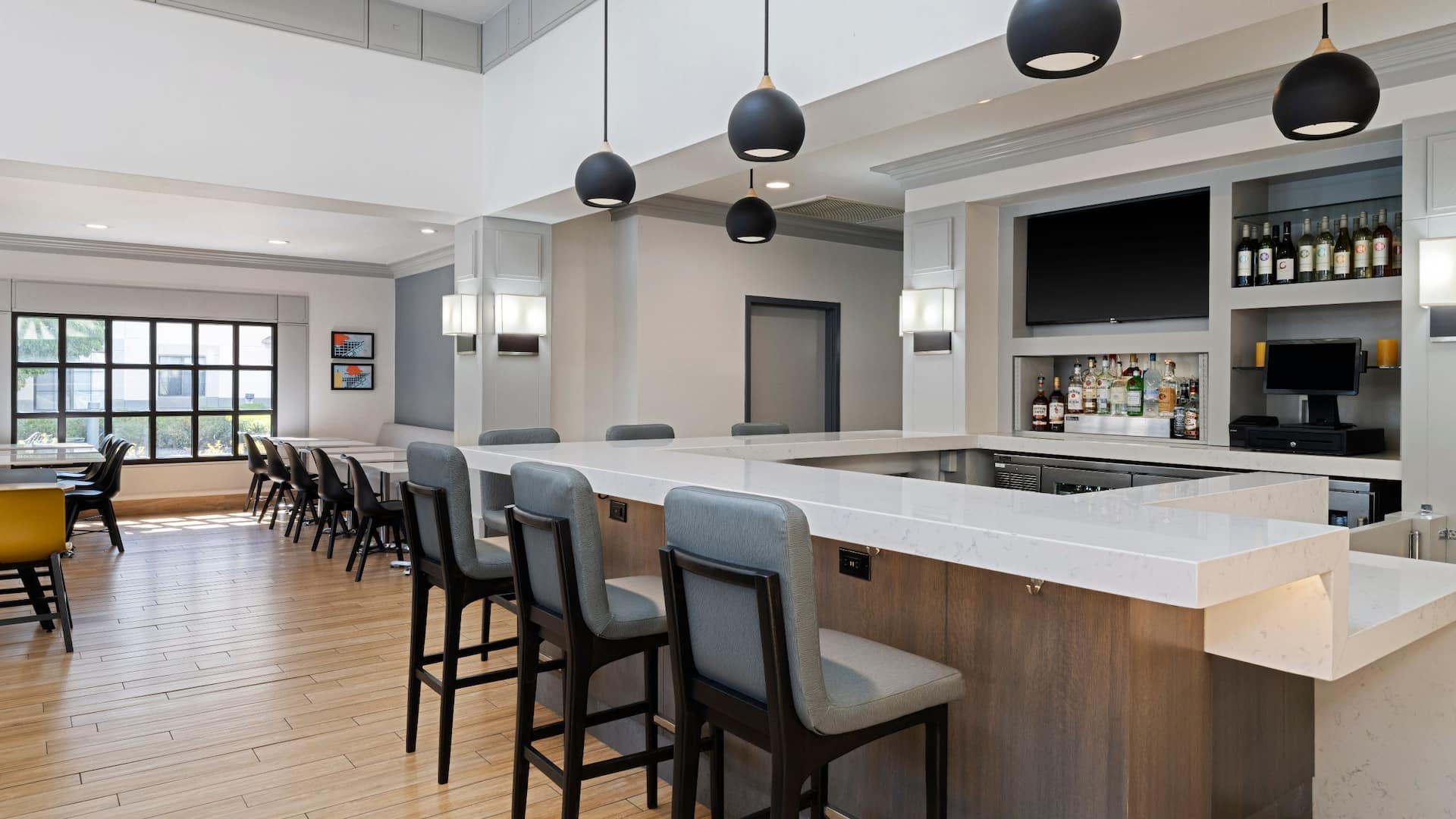 2 of 2 Hyatt House Parsippany/Whippany Hbar Seating