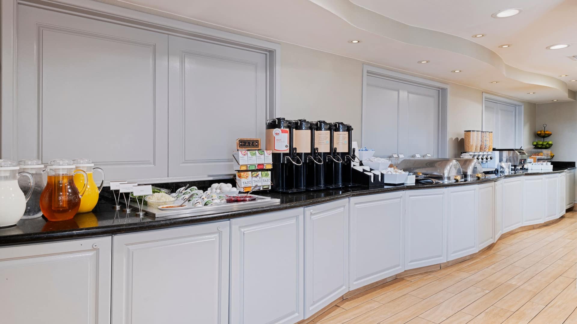 Hyatt House Parsippany-East Breakfast Seating