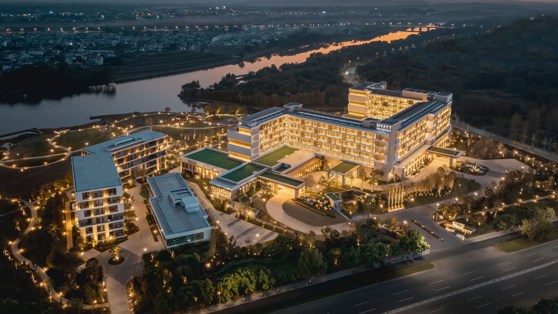 Hyatt Regency Huangshan Hengjiangwan Exterior Night