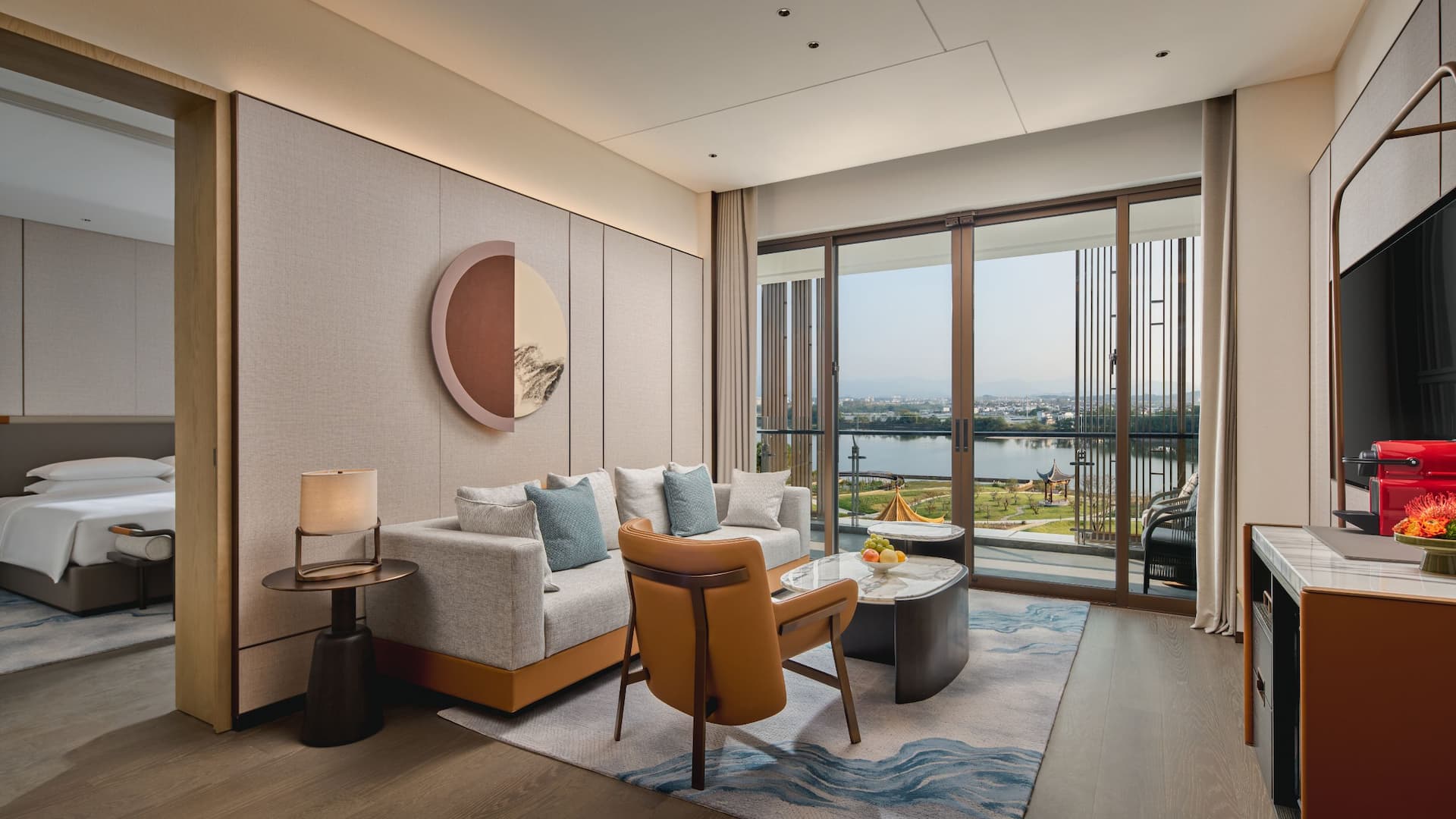 第 2，共 3 Hyatt Regency Huangshan Hengjiangwan Deluxe Suite Living Room