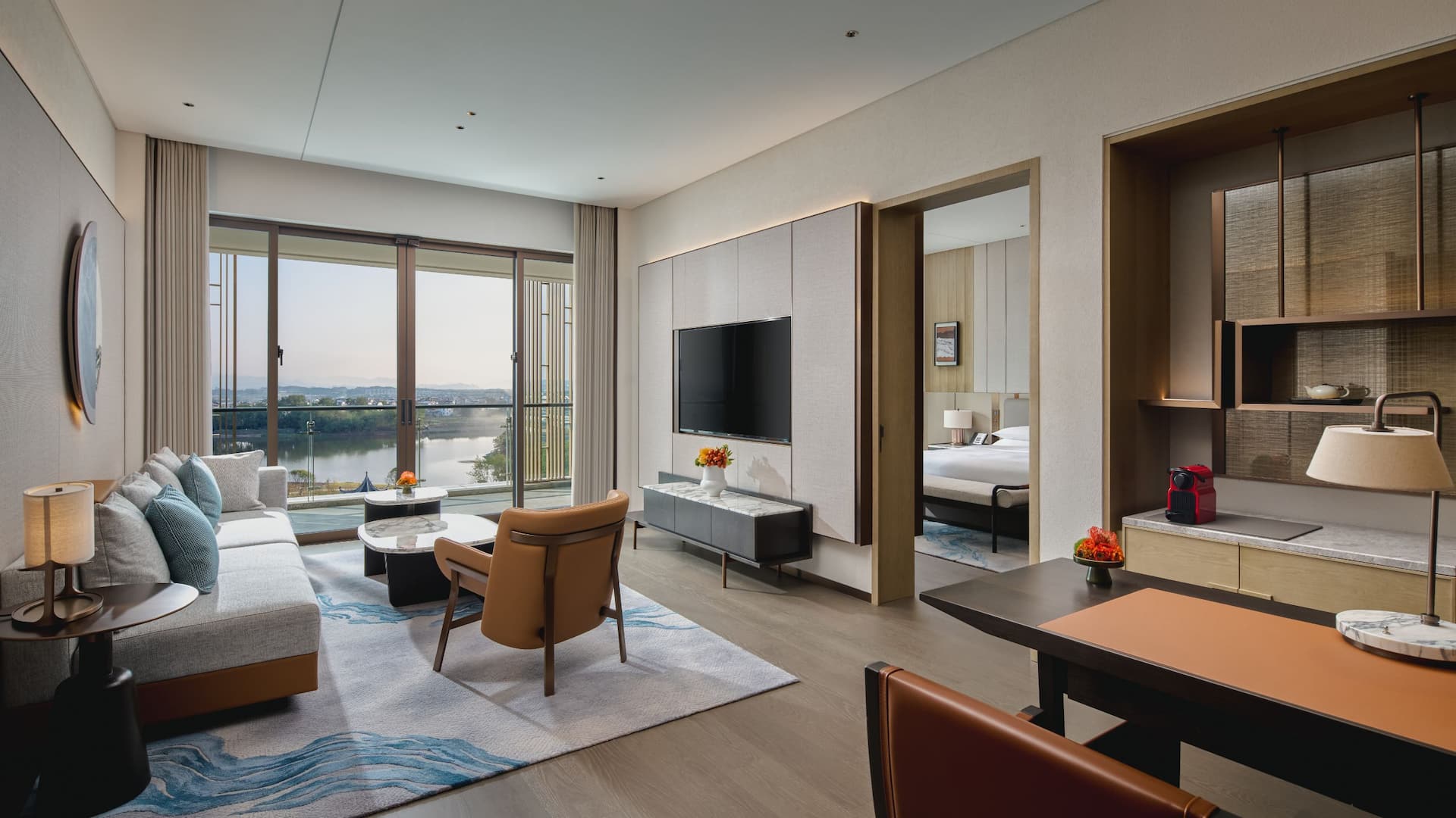 第 2，共 2 Hyatt Regency Huangshan Hengjiangwan Executive Suite Living Room