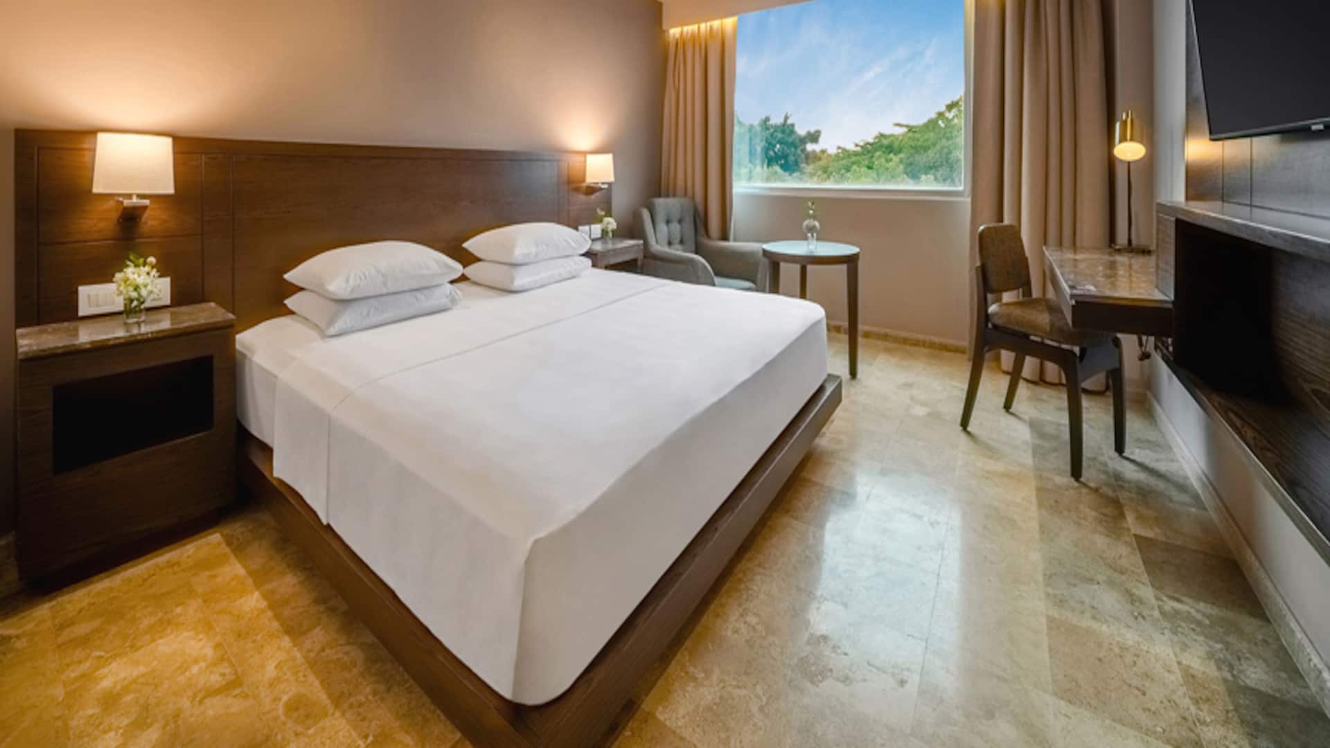 2 of 2 Hyatt Regency Villahermosa One King Bed Guestroom