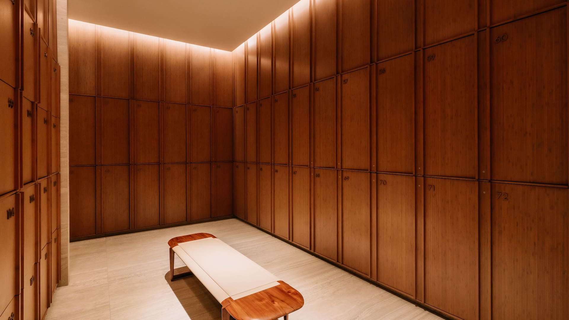 Grand Hyatt Singapore Damai Locker Room