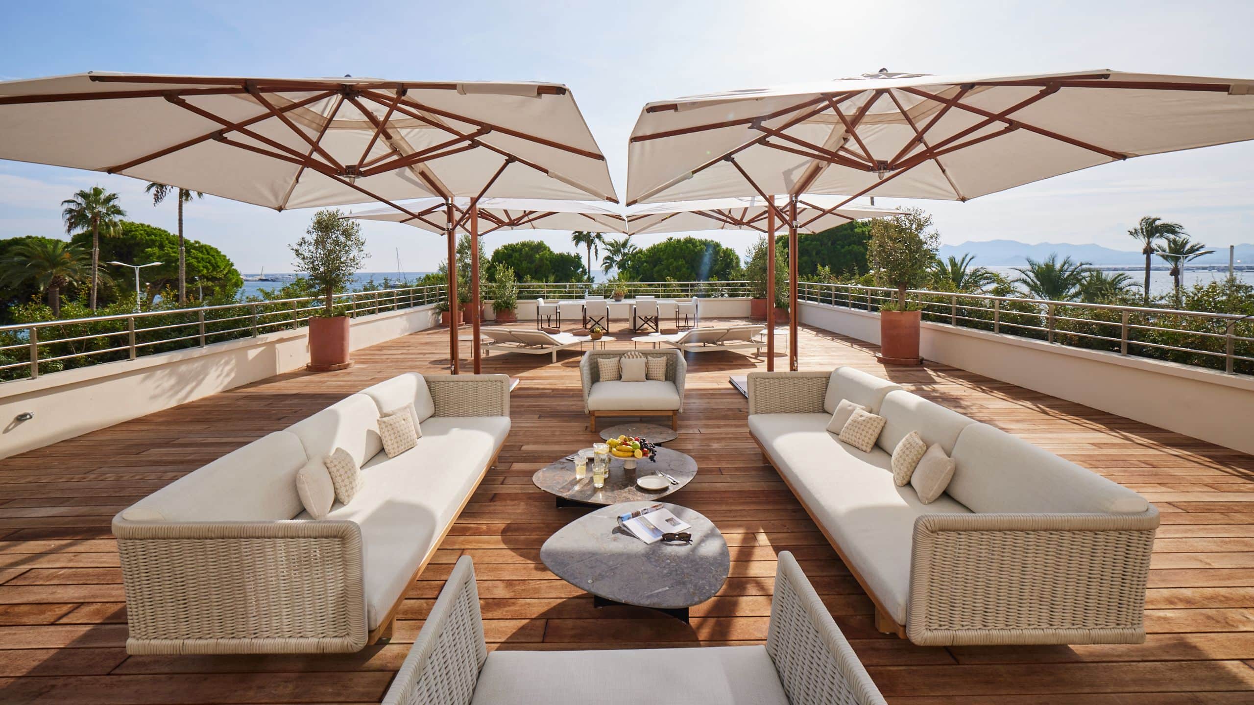 6 из 6 Hôtel Martinez Terrasse Suite Des Oliviers Sea View Lounge Table