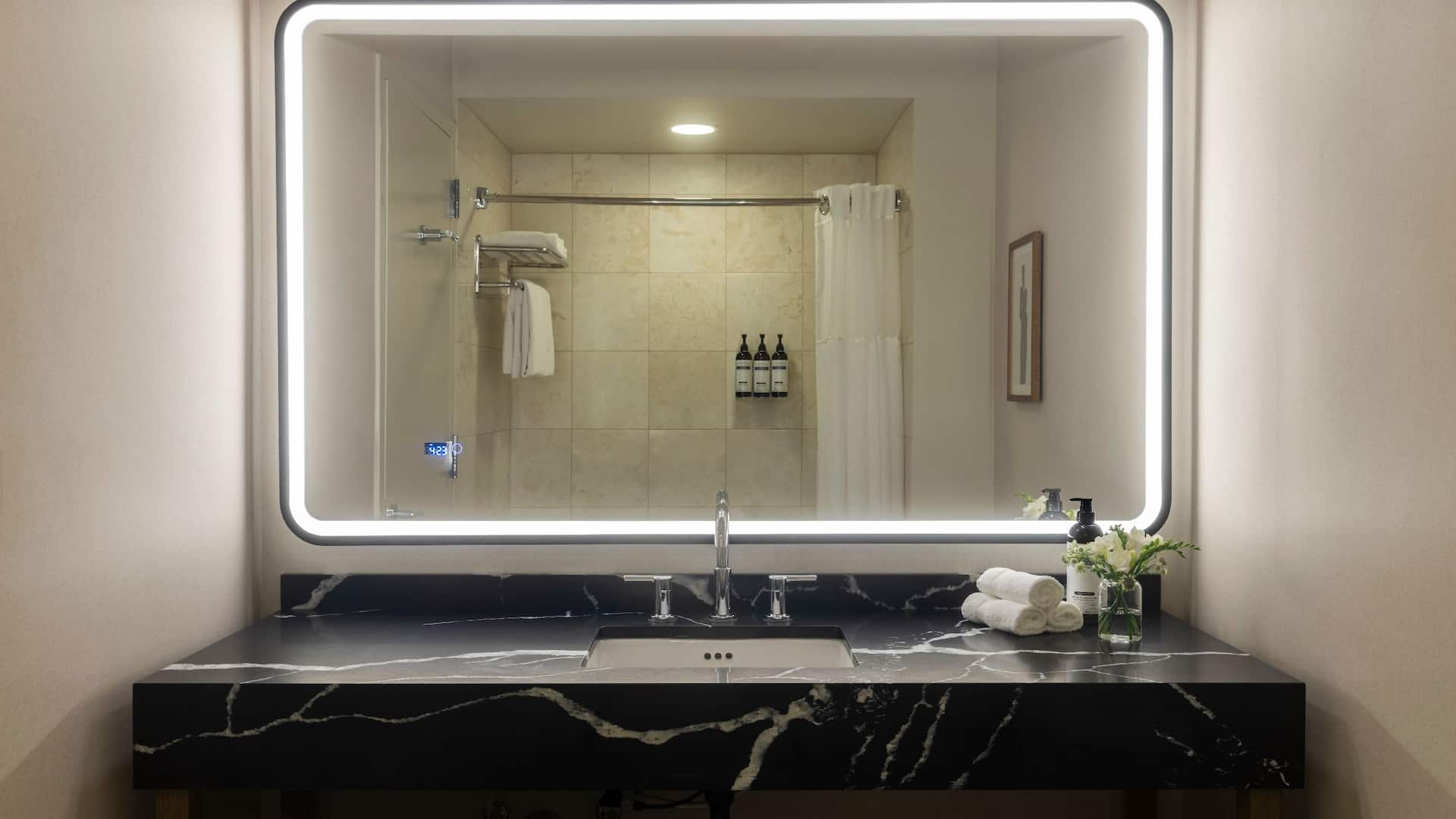 2/2 Hyatt Regency Greenwich King Bath
