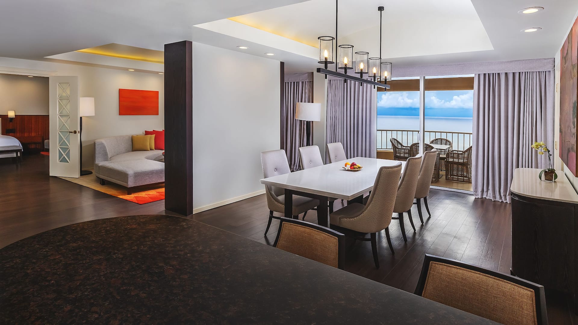 3 de 5 Hyatt Regency Guam Regency Executive Suite King Dining Room