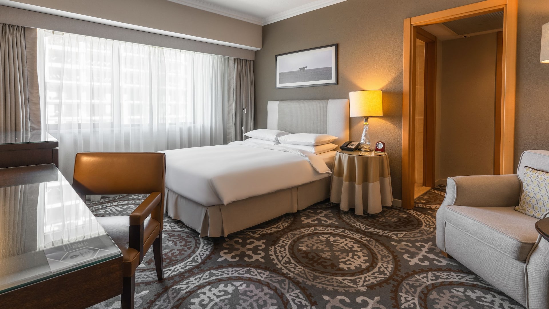 1 de 5 Hyatt Regency Bishkek Queen Room Full