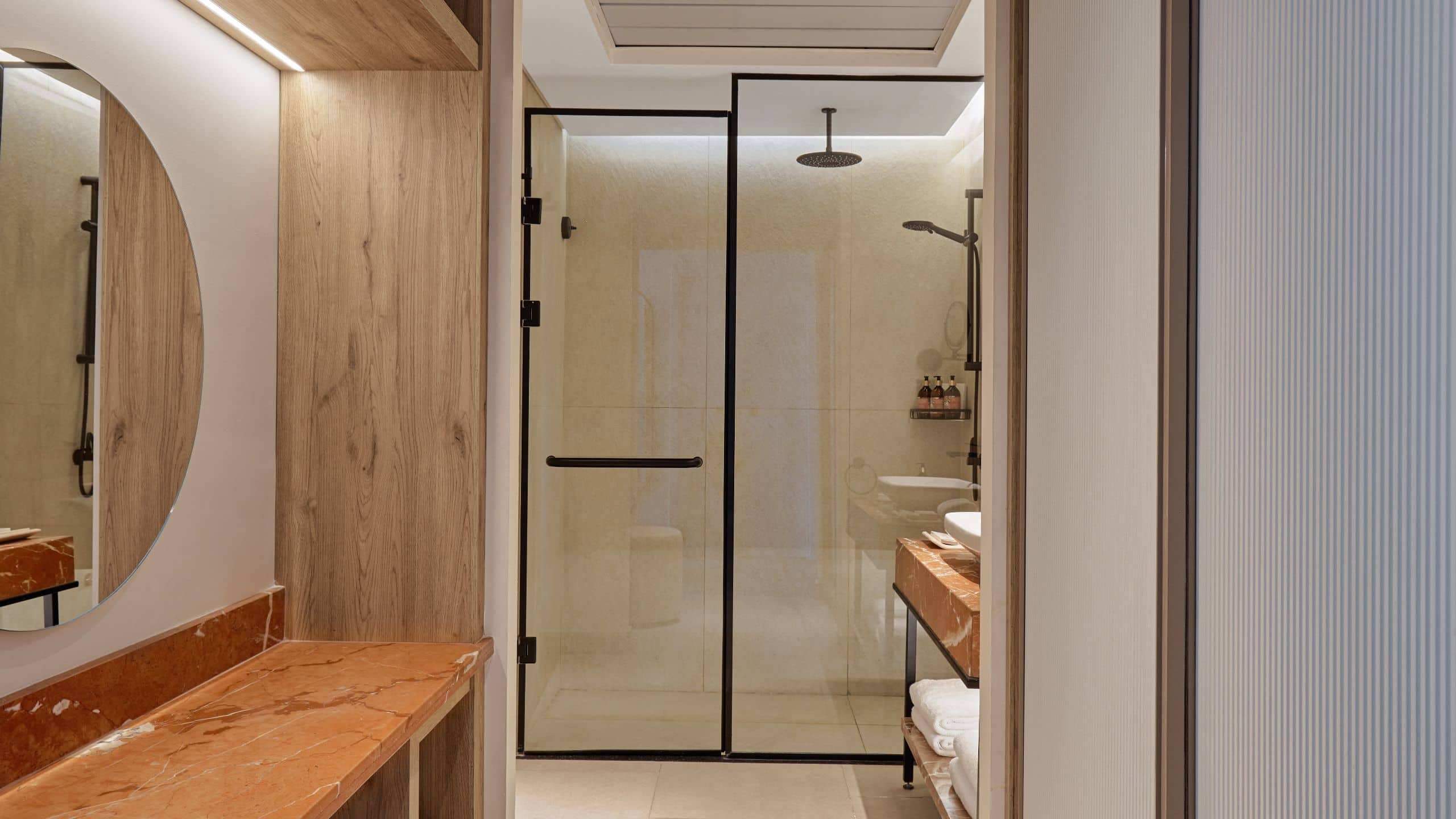 第 4，共 6 Hyatt Centric Cairo West Suite Deluxe Bathroom Entrance