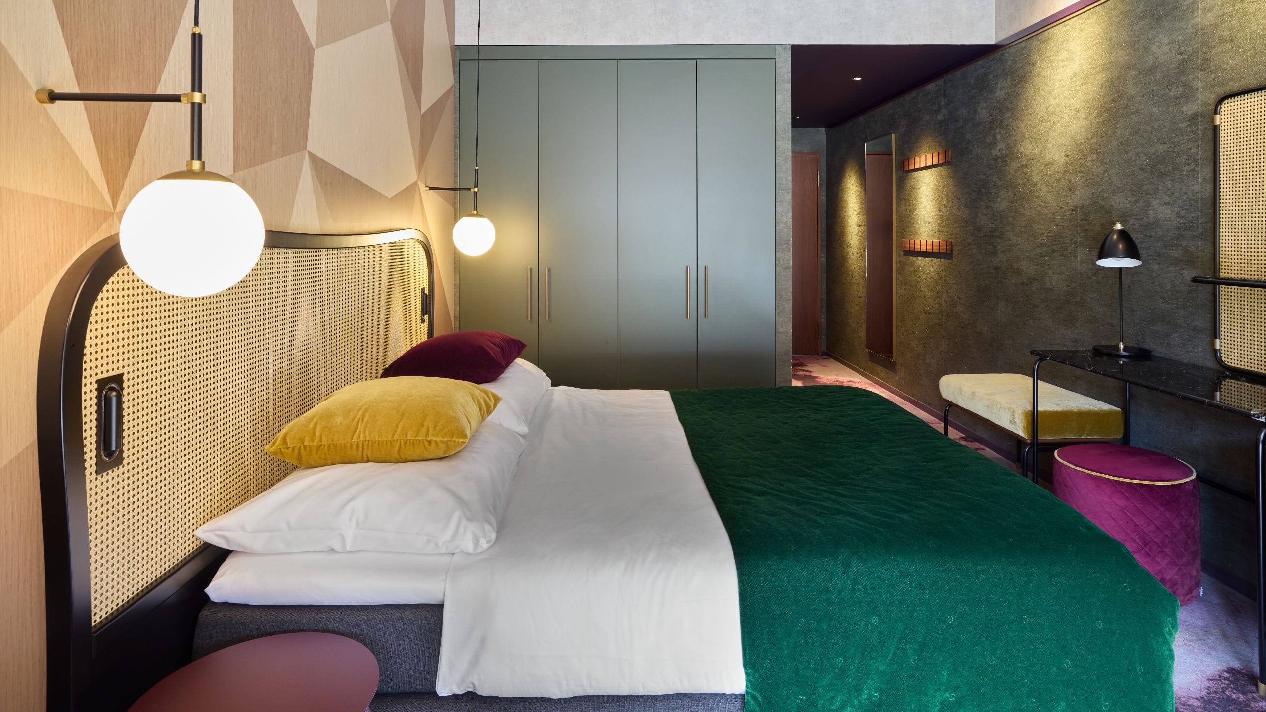me and all hotel flims 1 King Bed