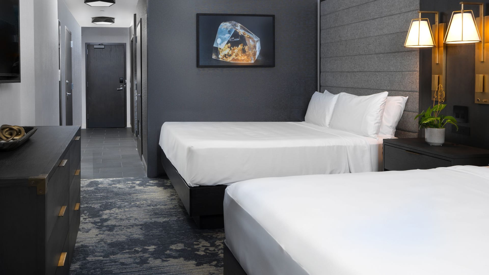 3 of 4 Grand Hyatt Deer Valley Queen Queen Courtyard View