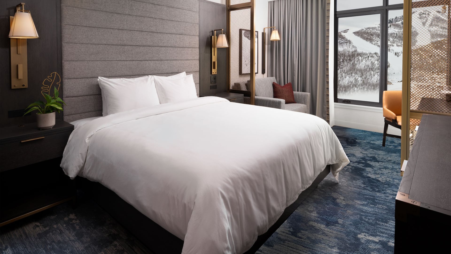 3 of 4 Grand Hyatt Deer Valley Standard King Mountain View Left Aligned