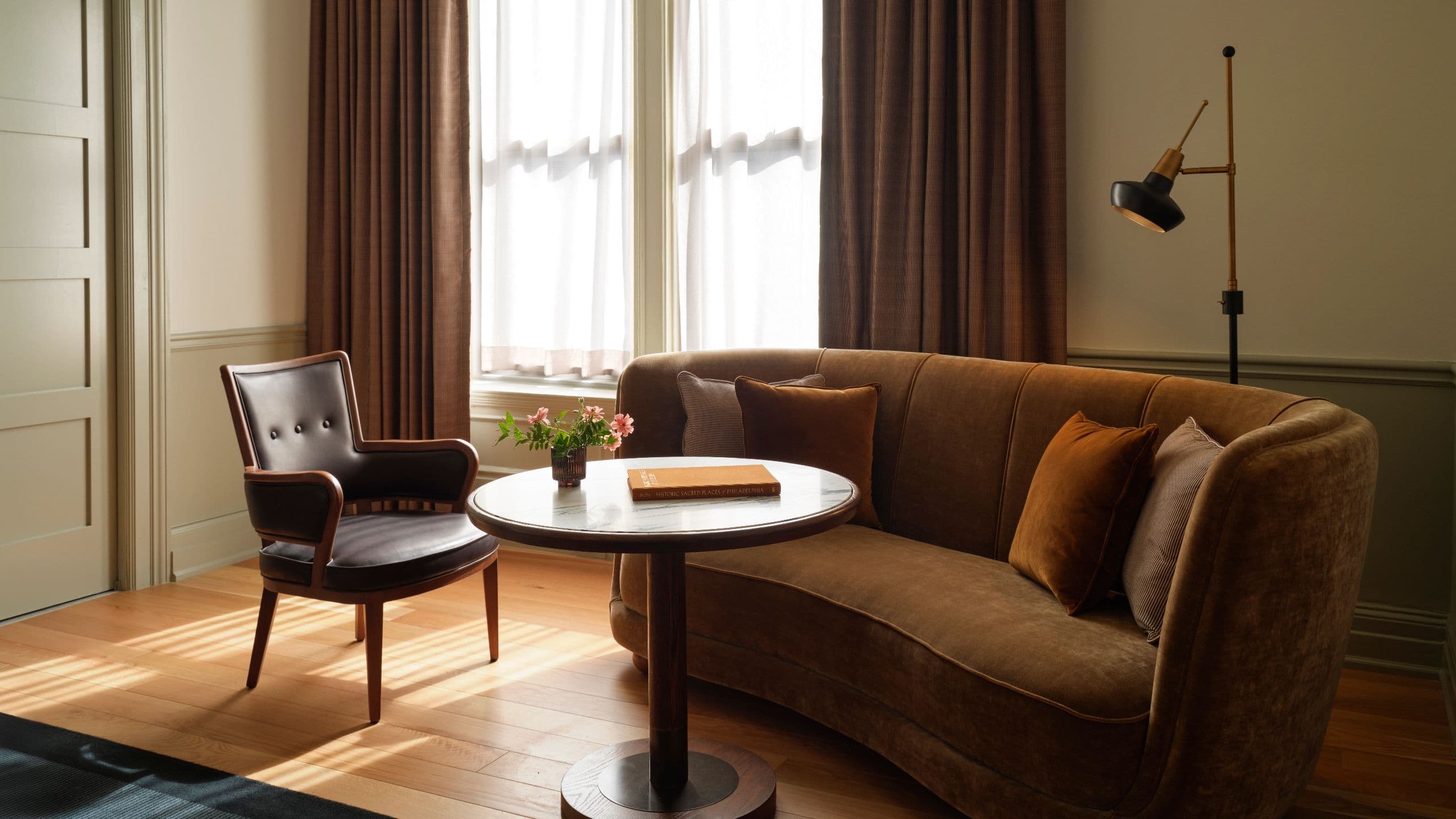 7/7 The Bellevue Hotel Deluxe King Sitting Area