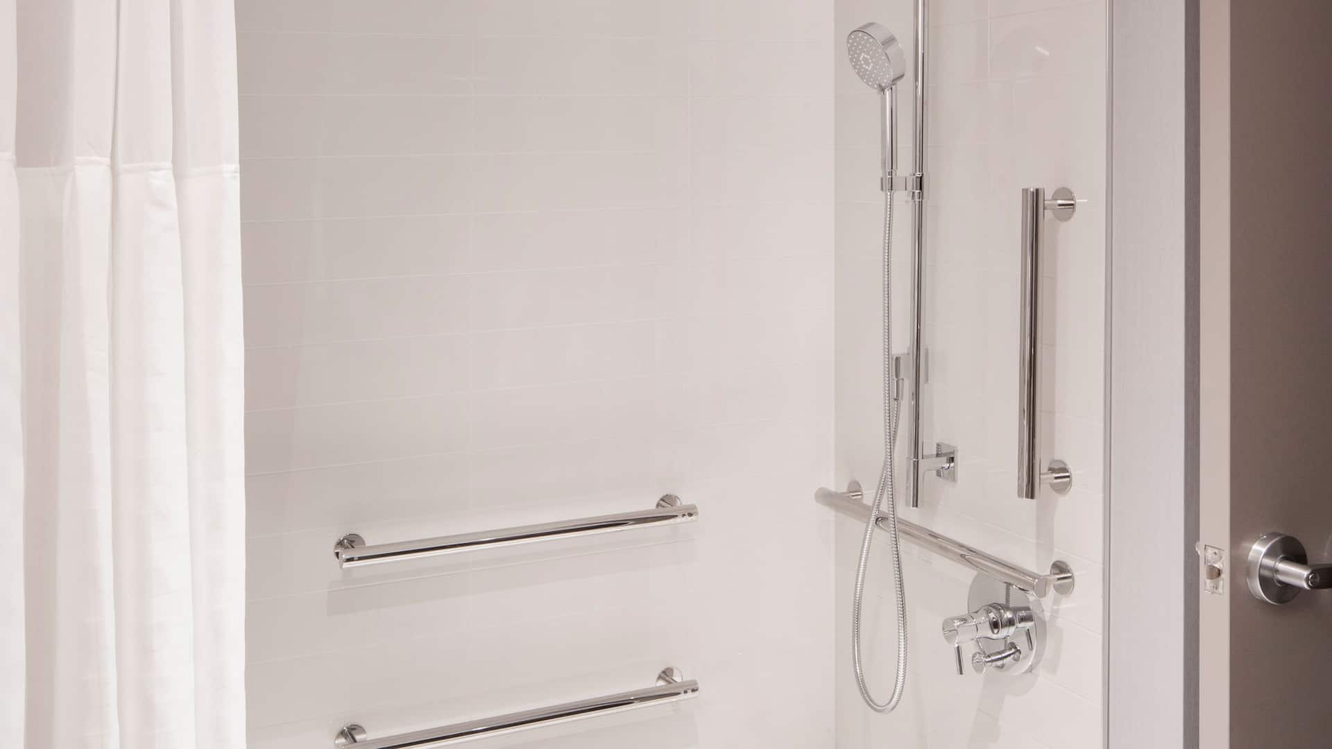 Hyatt Place South Reno Accessible Bathtub Vertical