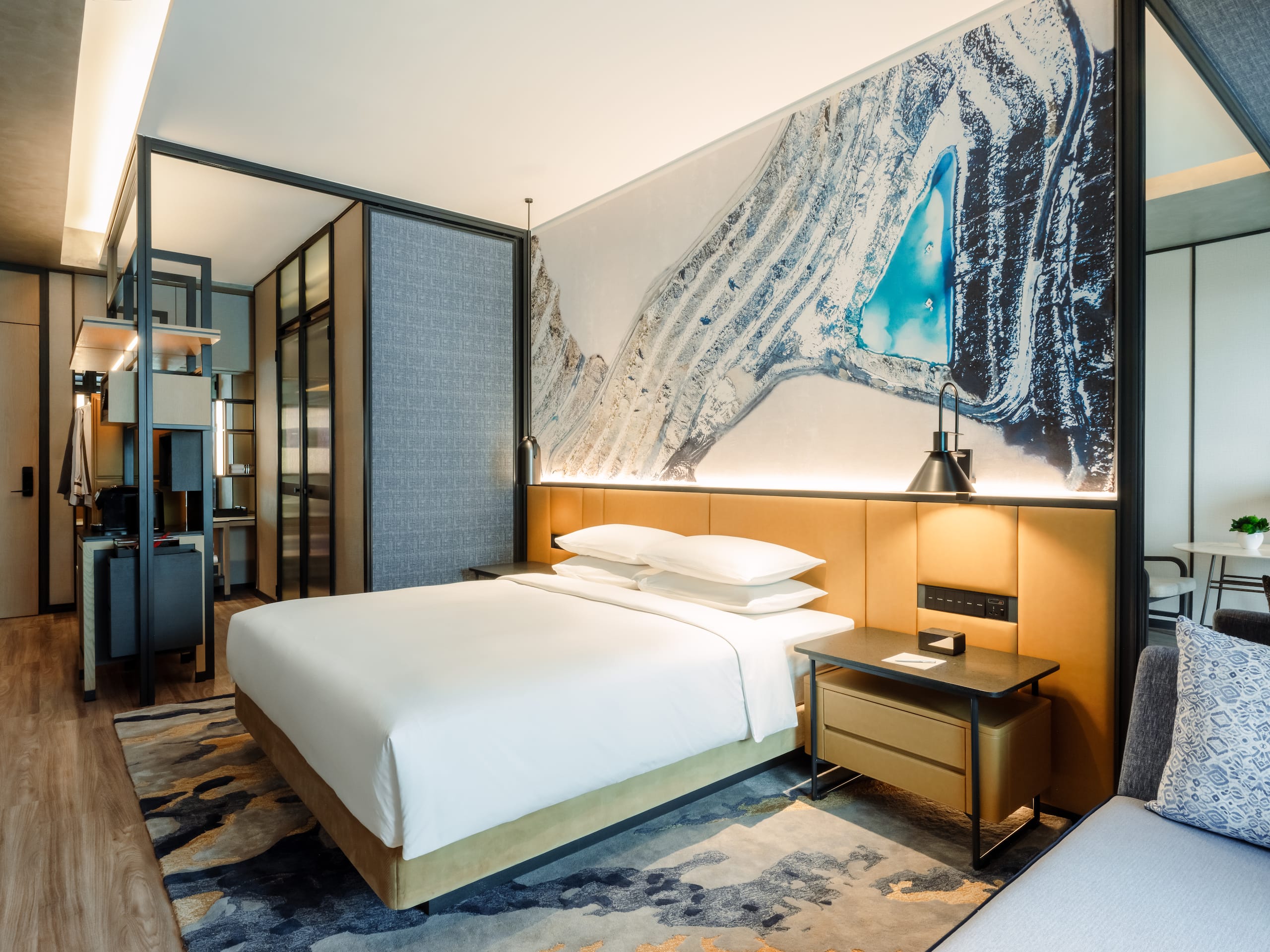 1 из 2 Hyatt Centric City Centre Kuala Lumpur King Bed Guest Bedroom