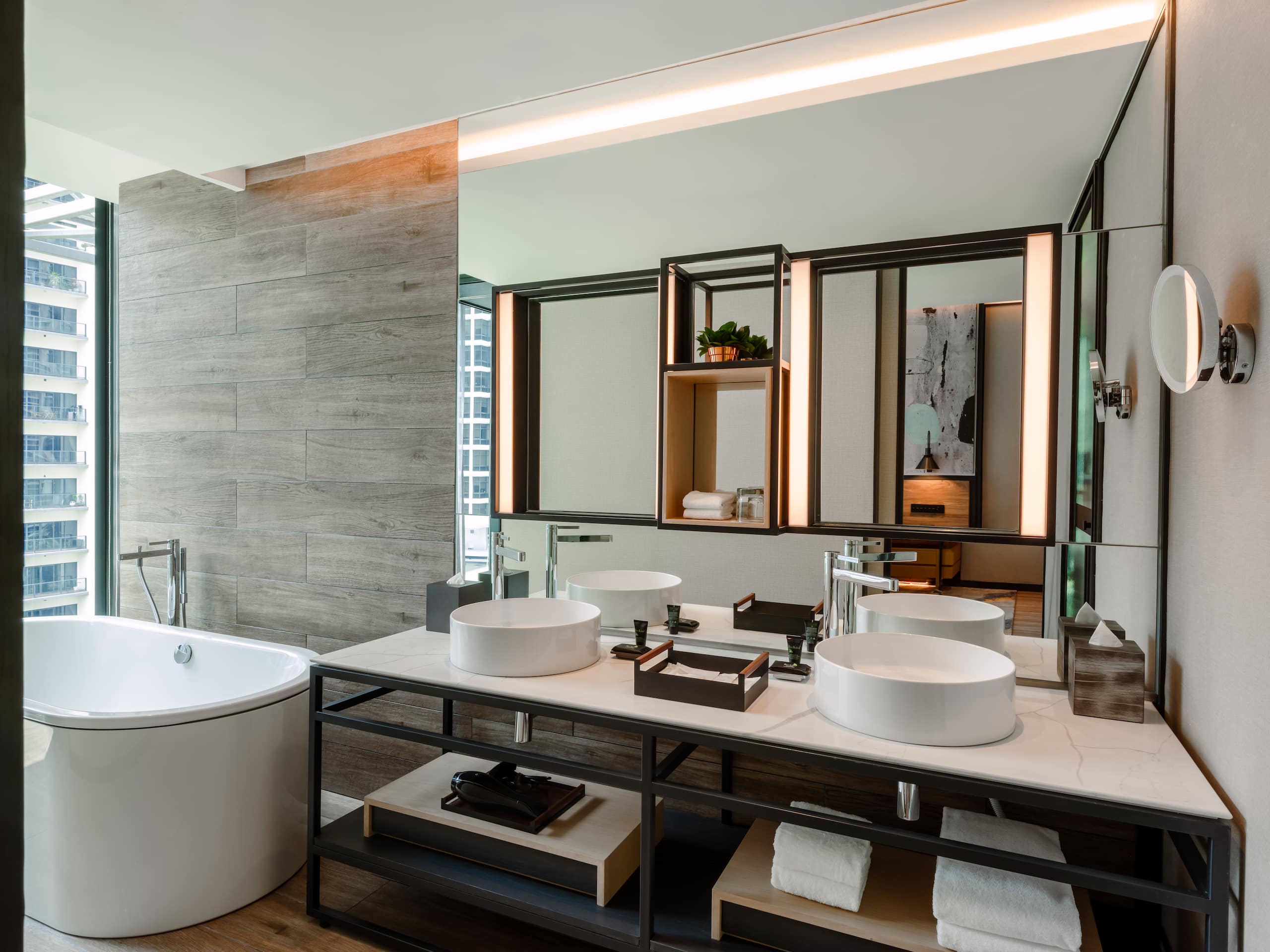 3 из 4 Hyatt Centric City Centre Kuala Lumpur King Bed Premium Bathroom With Bathtub