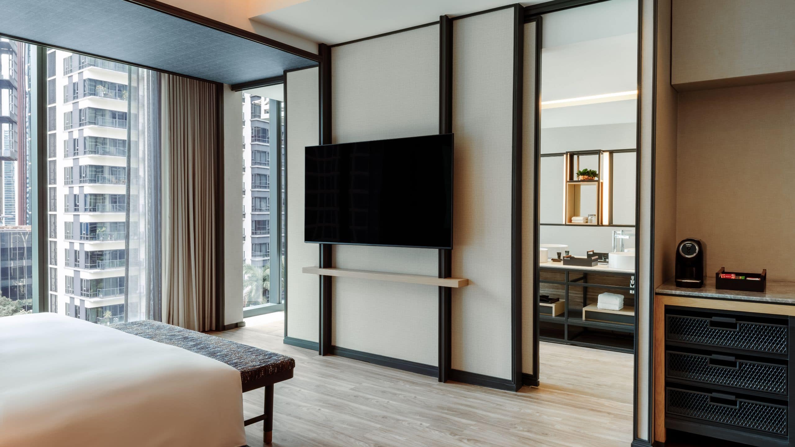 2 из 4 Hyatt Centric City Centre Kuala Lumpur King Bed Premium Living Area