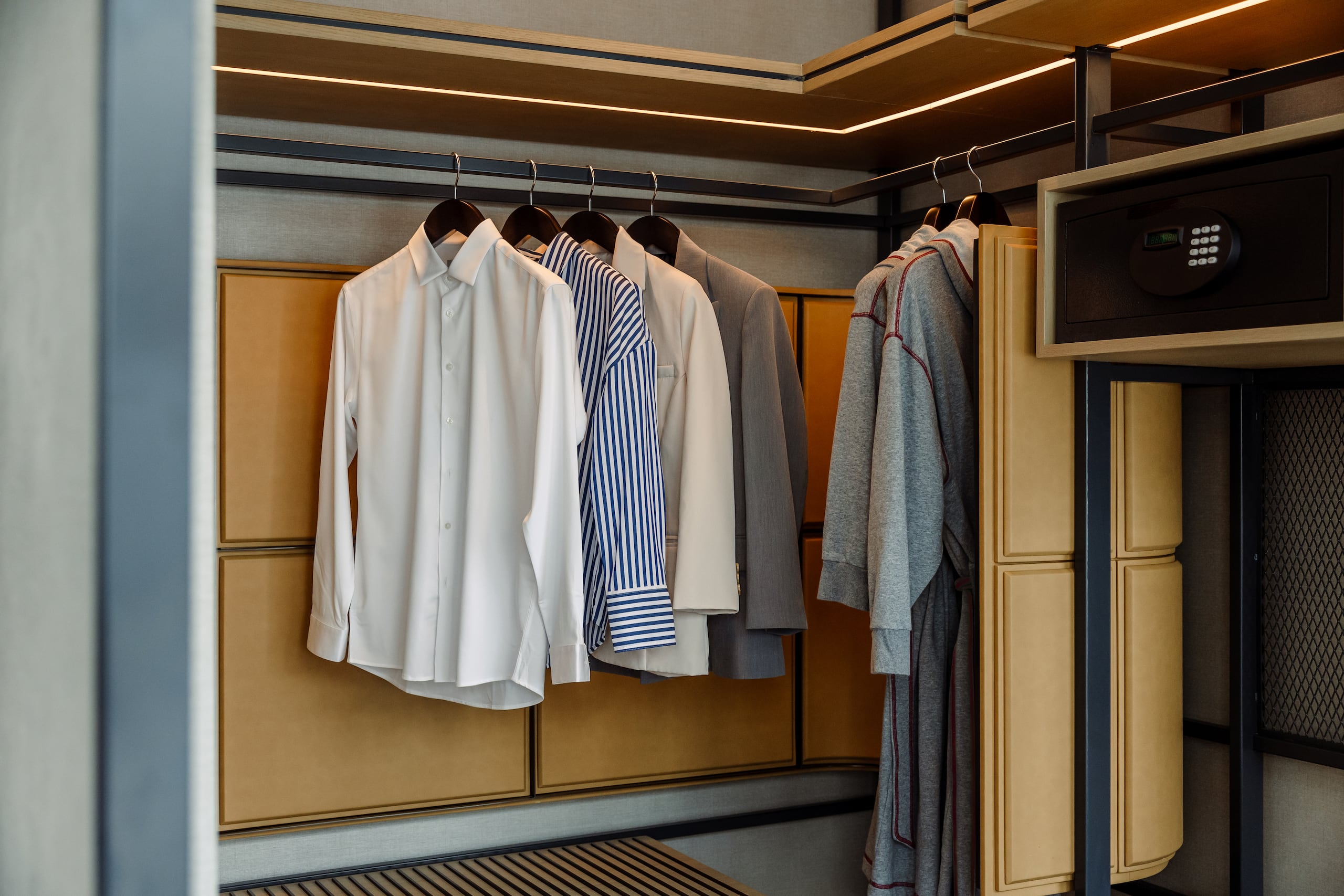 3 из 4 Hyatt Centric City Centre Kuala Lumpur King Suite Open Closet