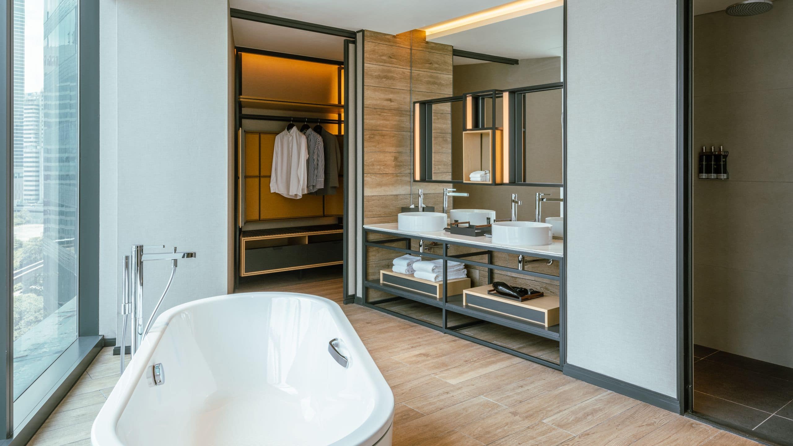 3 из 5 Hyatt Centric City Centre Kuala Lumpur King Studio Bathroom And Bathtub