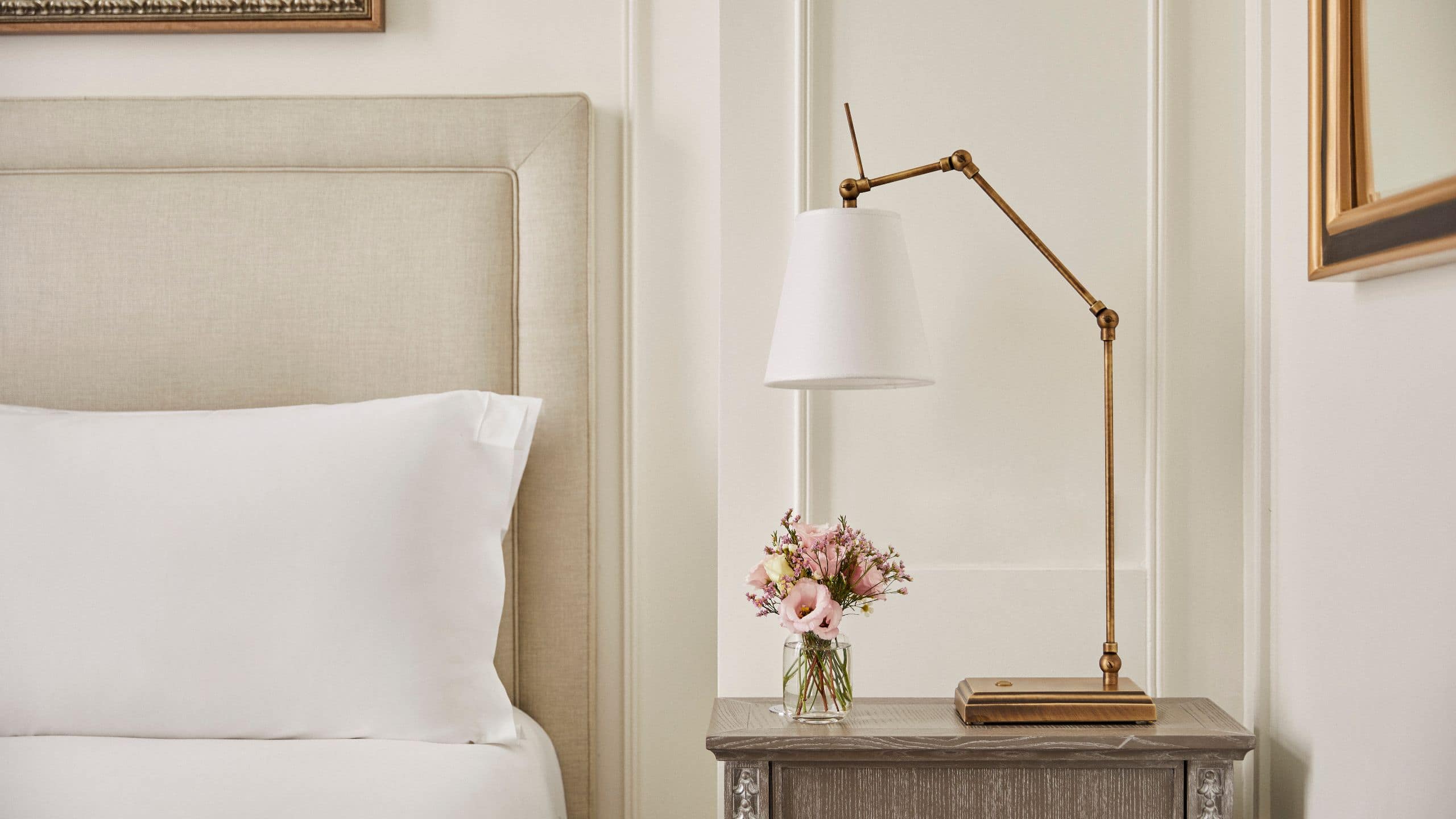 第 6，共 6 Hôtel du Louvre King Bed Room Bed Focus