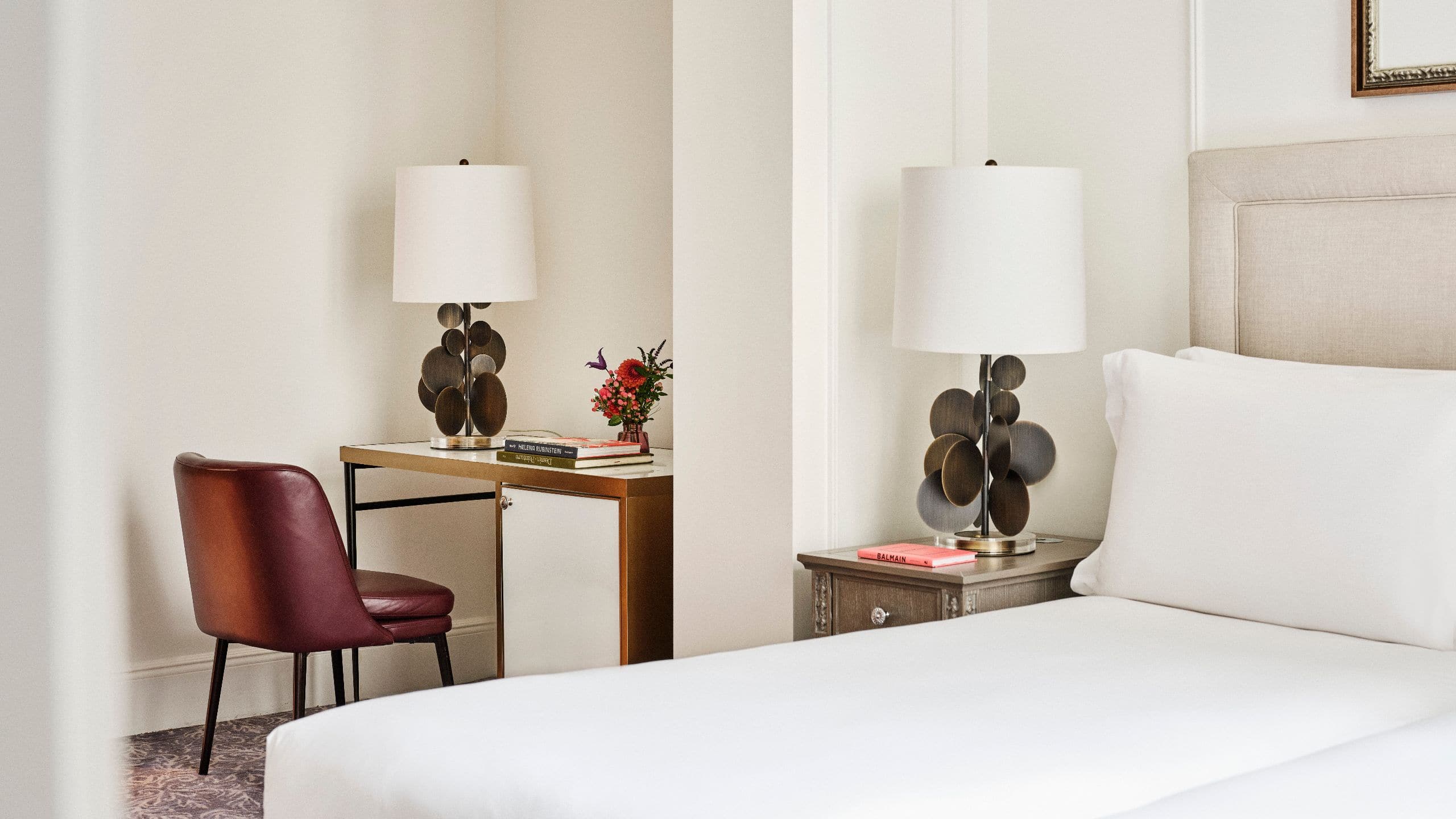 第 5，共 5 Hôtel du Louvre Twin Bed Bed And Table