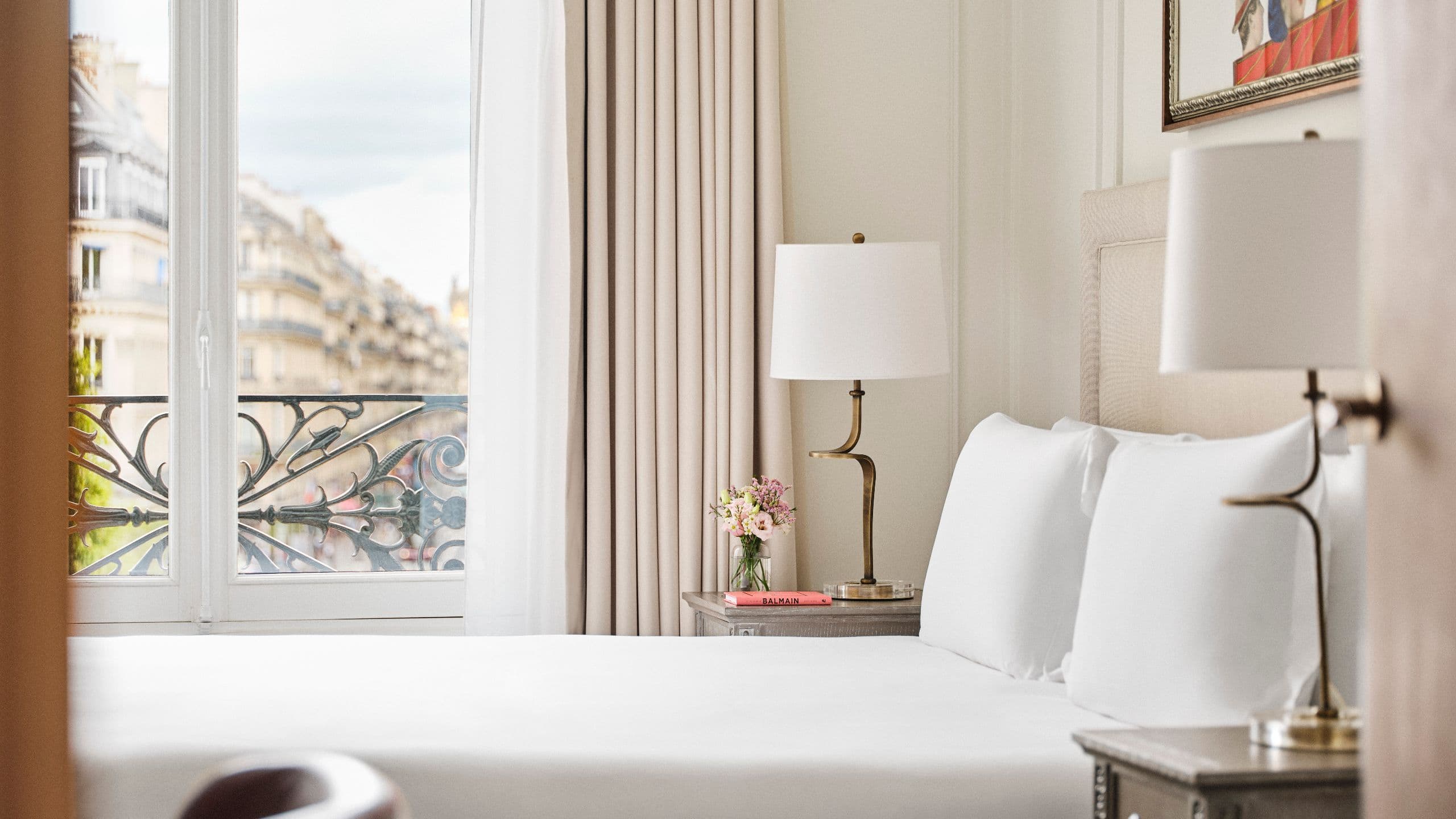 第 3，共 6 Hôtel du Louvre King Bed With View Bed Focus
