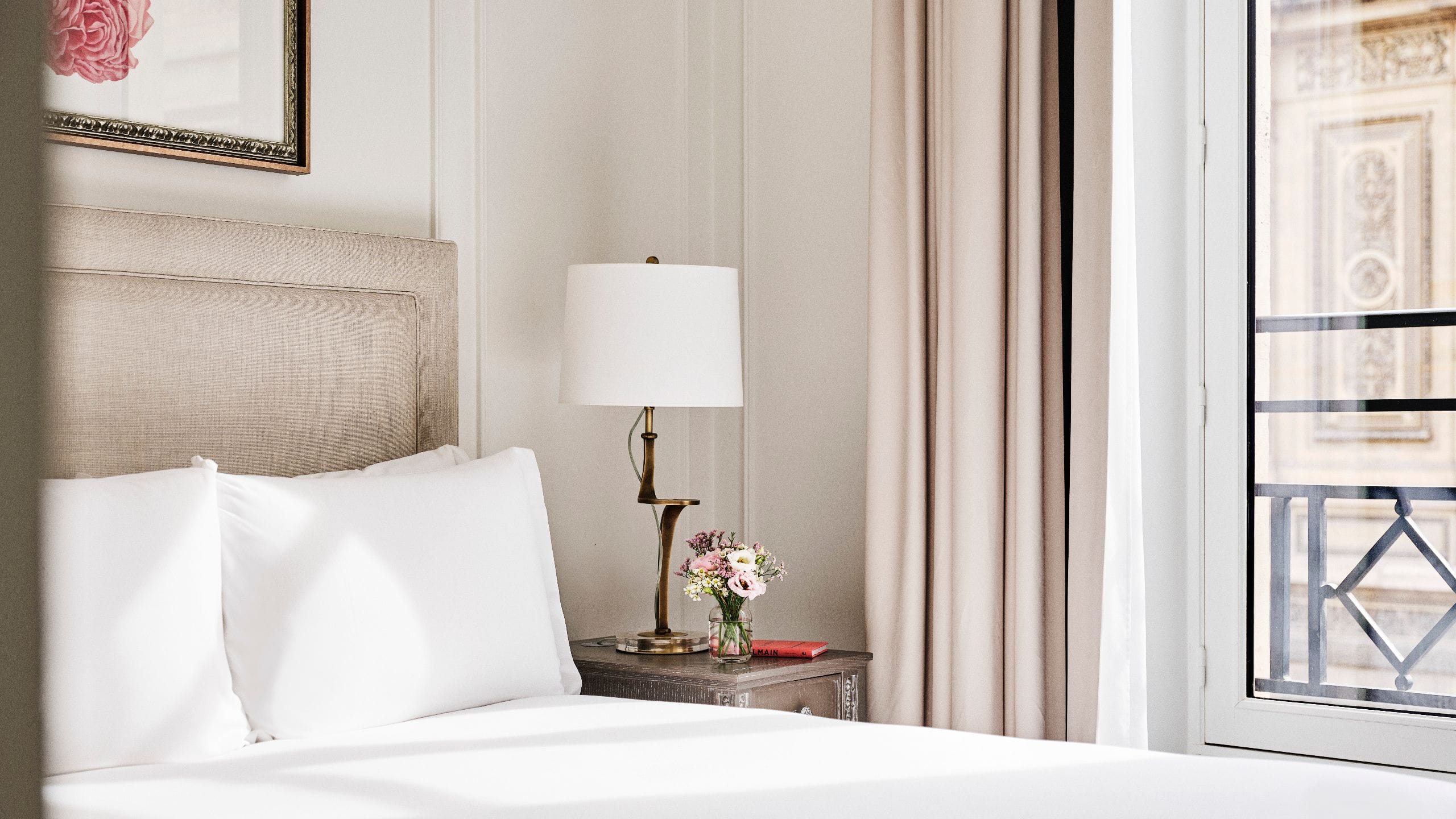 第 2，共 5 Hôtel du Louvre Queen Bed With View Bed Focus