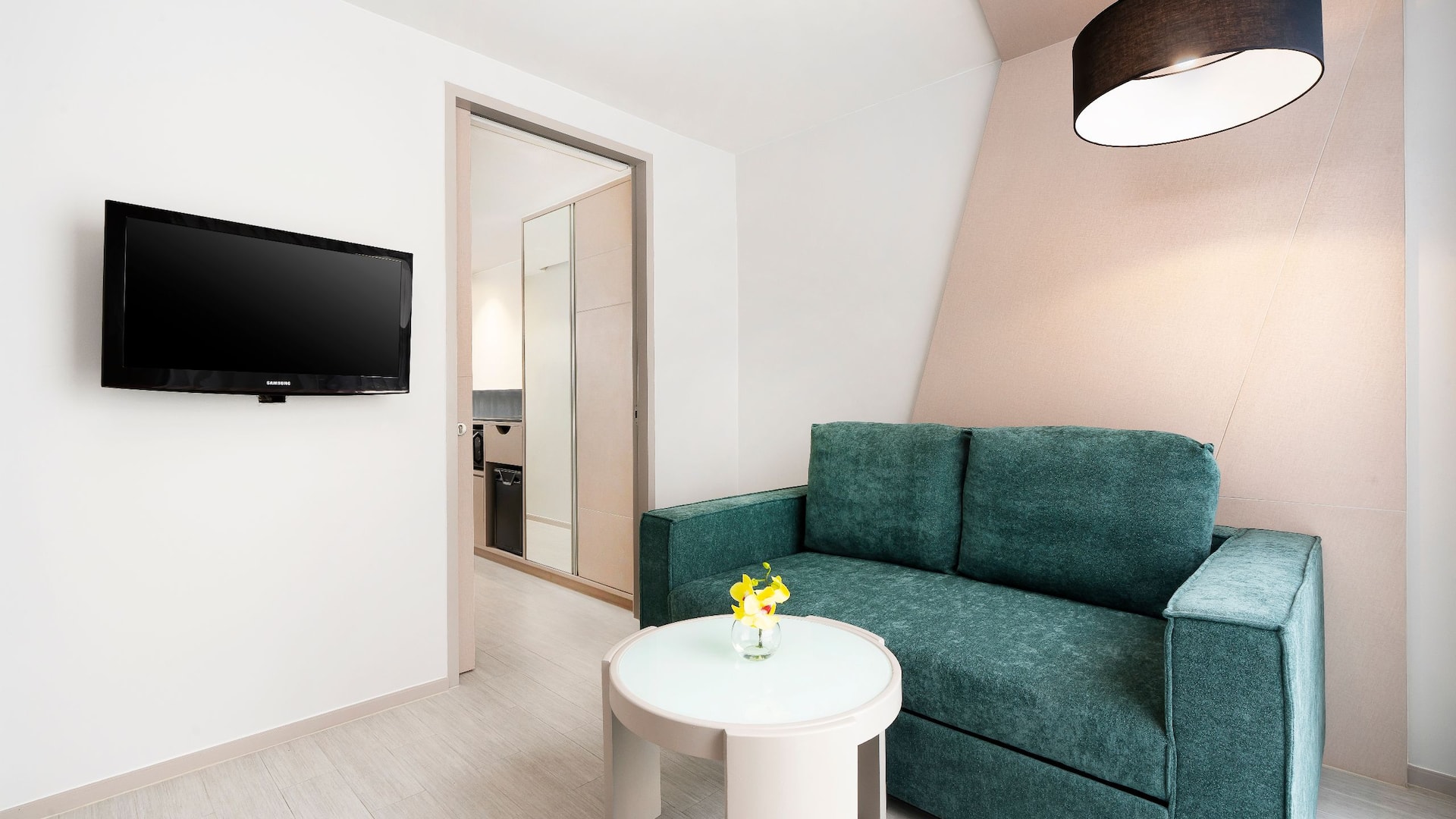 Hyatt Place Bangkok Sukhumvit 1 Studio Living Area