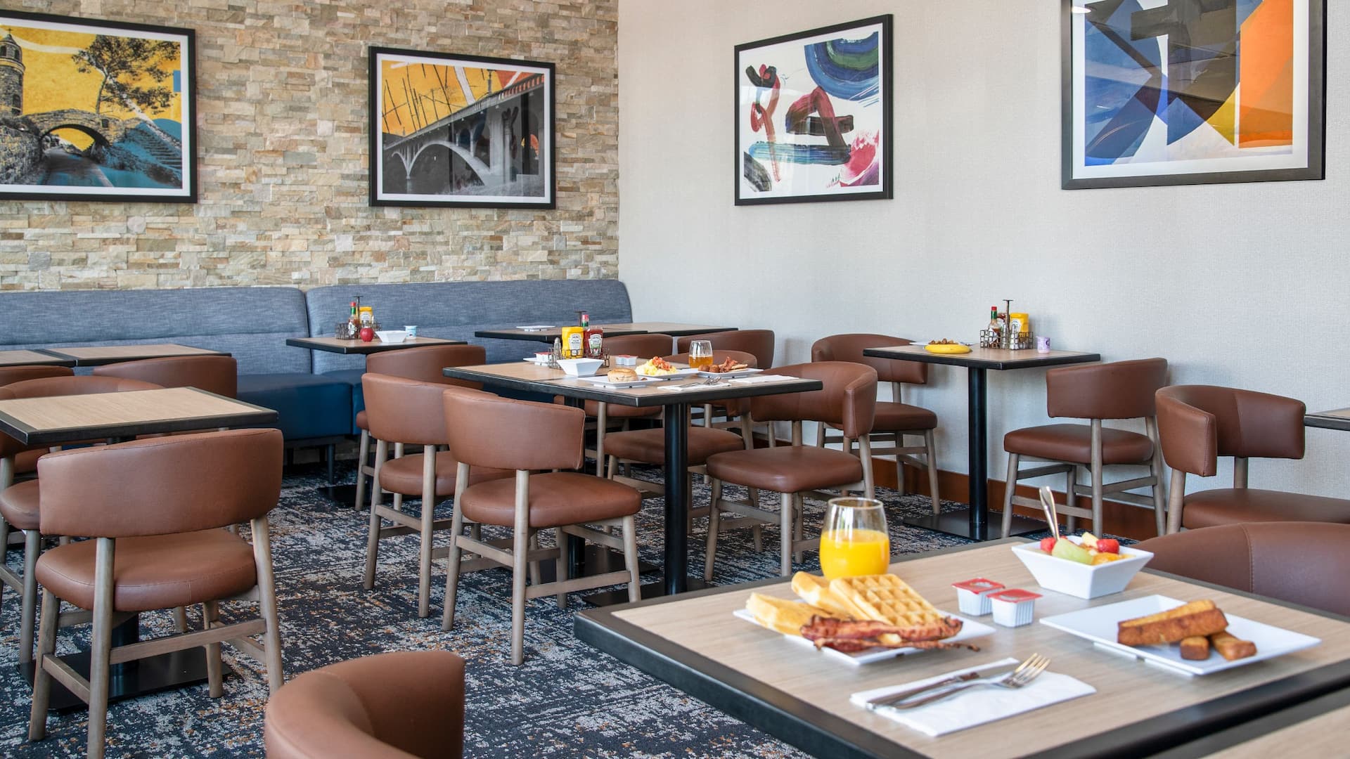 Hyatt Place Dining Area