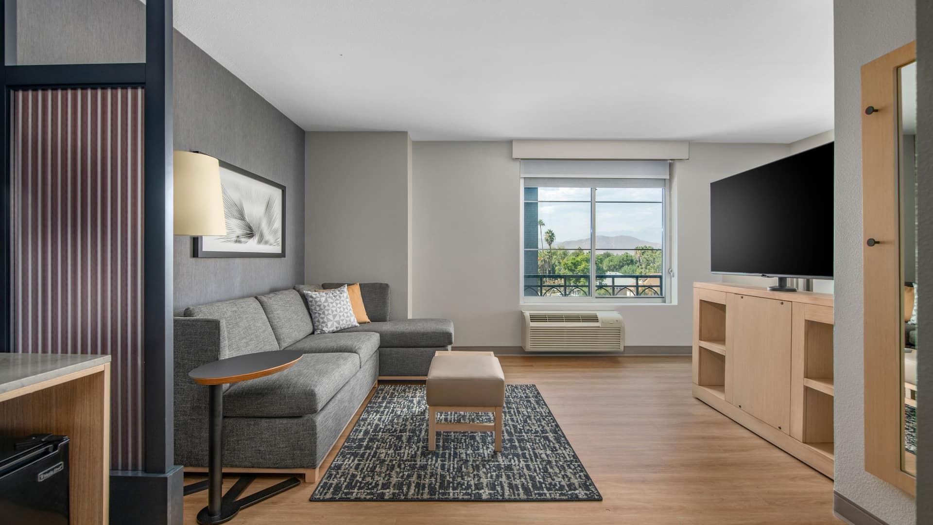 Hyatt Place Riverside/Downtown Suite Living Room
