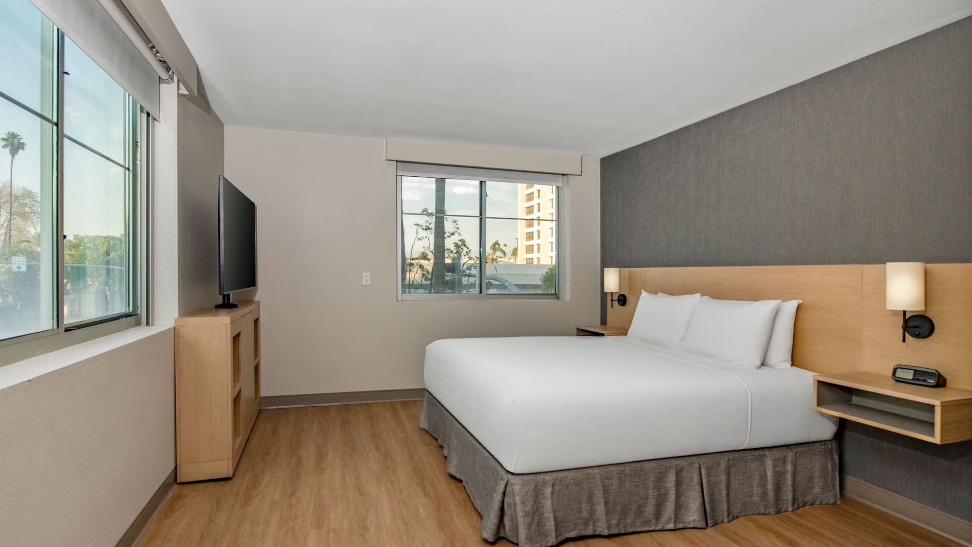 Hyatt Place Riverside/Downtown Suite B King Bed