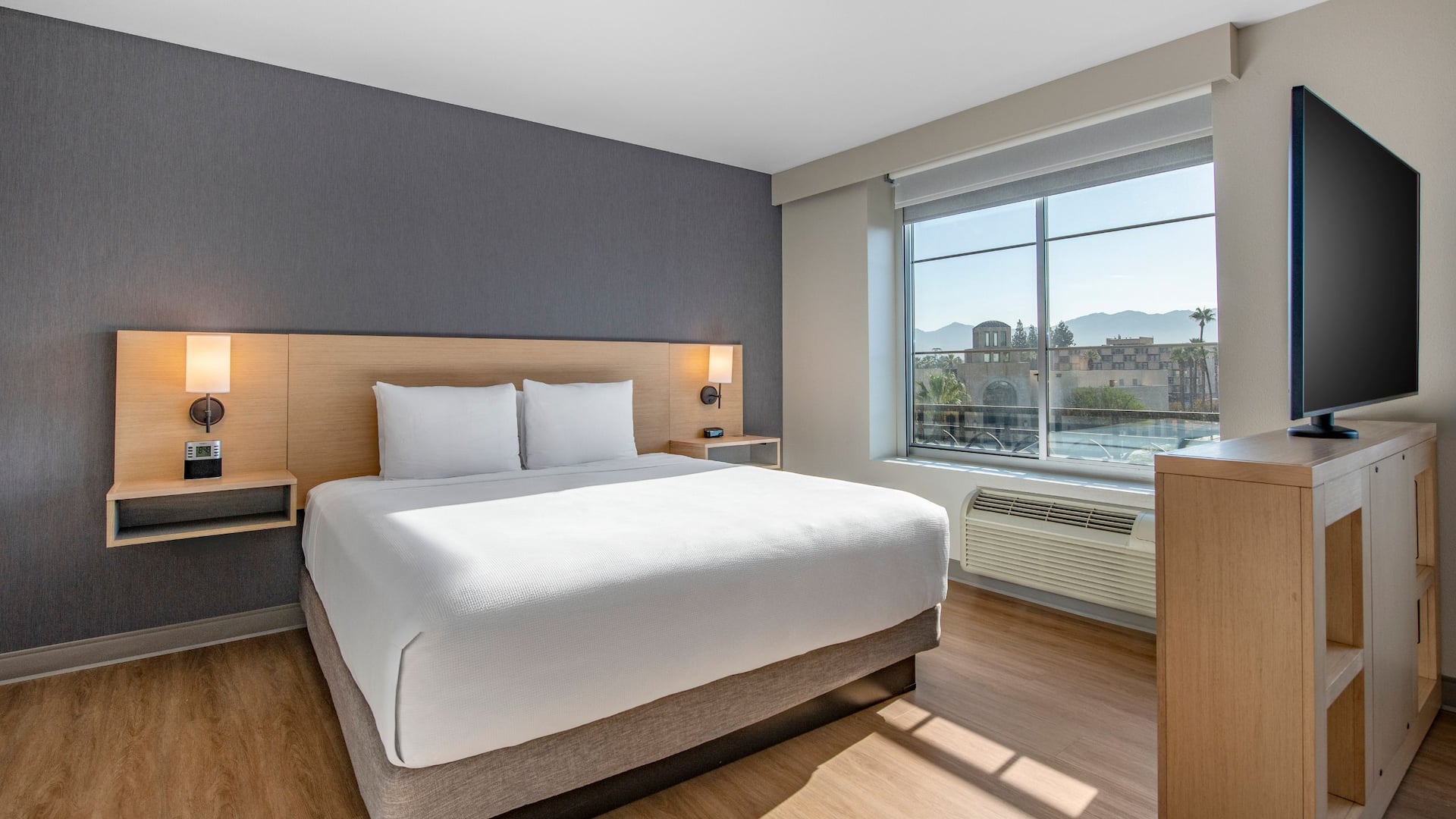 5/5 Hyatt Place Riverside/Downtown View King Four