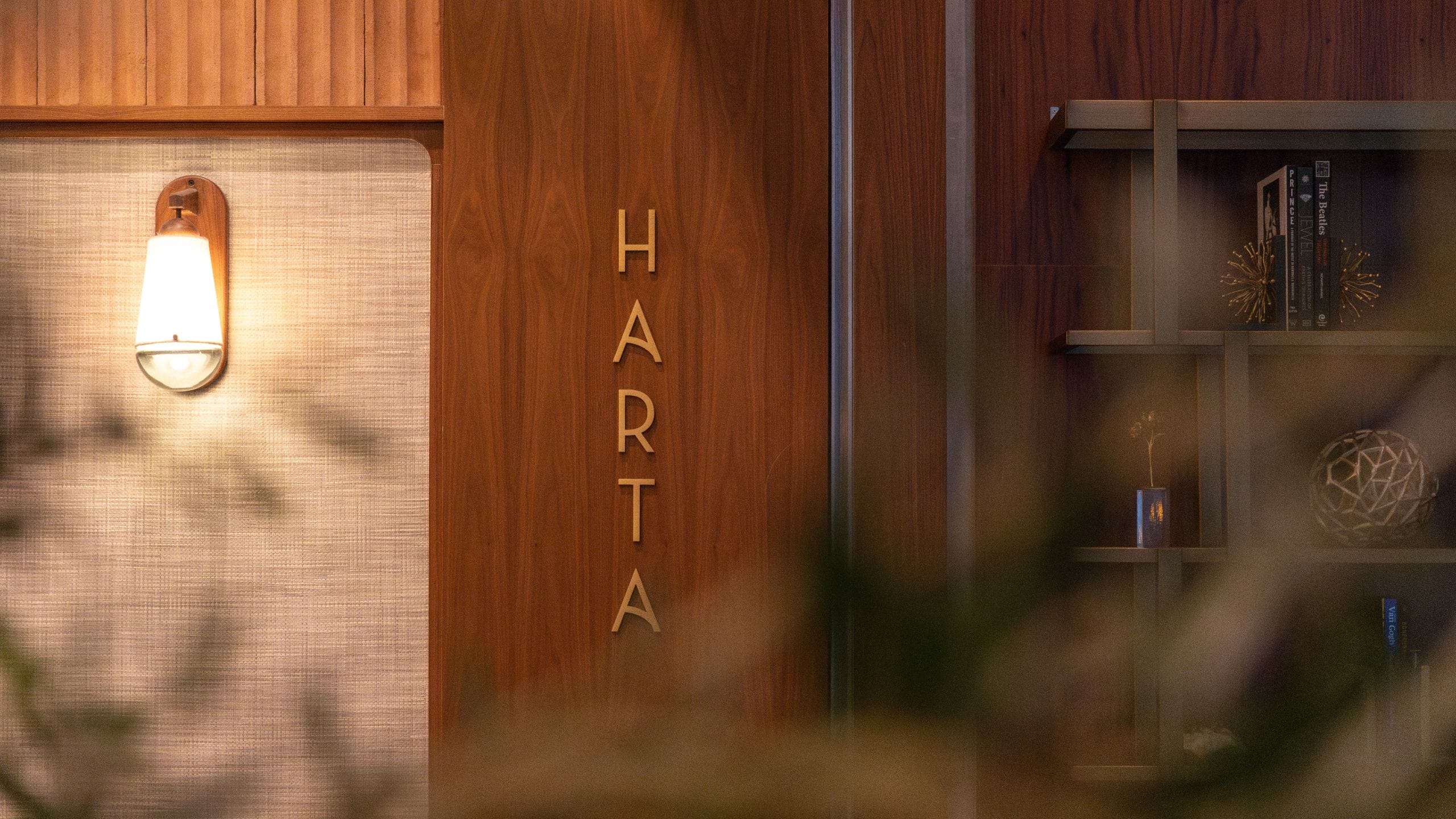 Grayson Hotel Harta Restaurant Signage