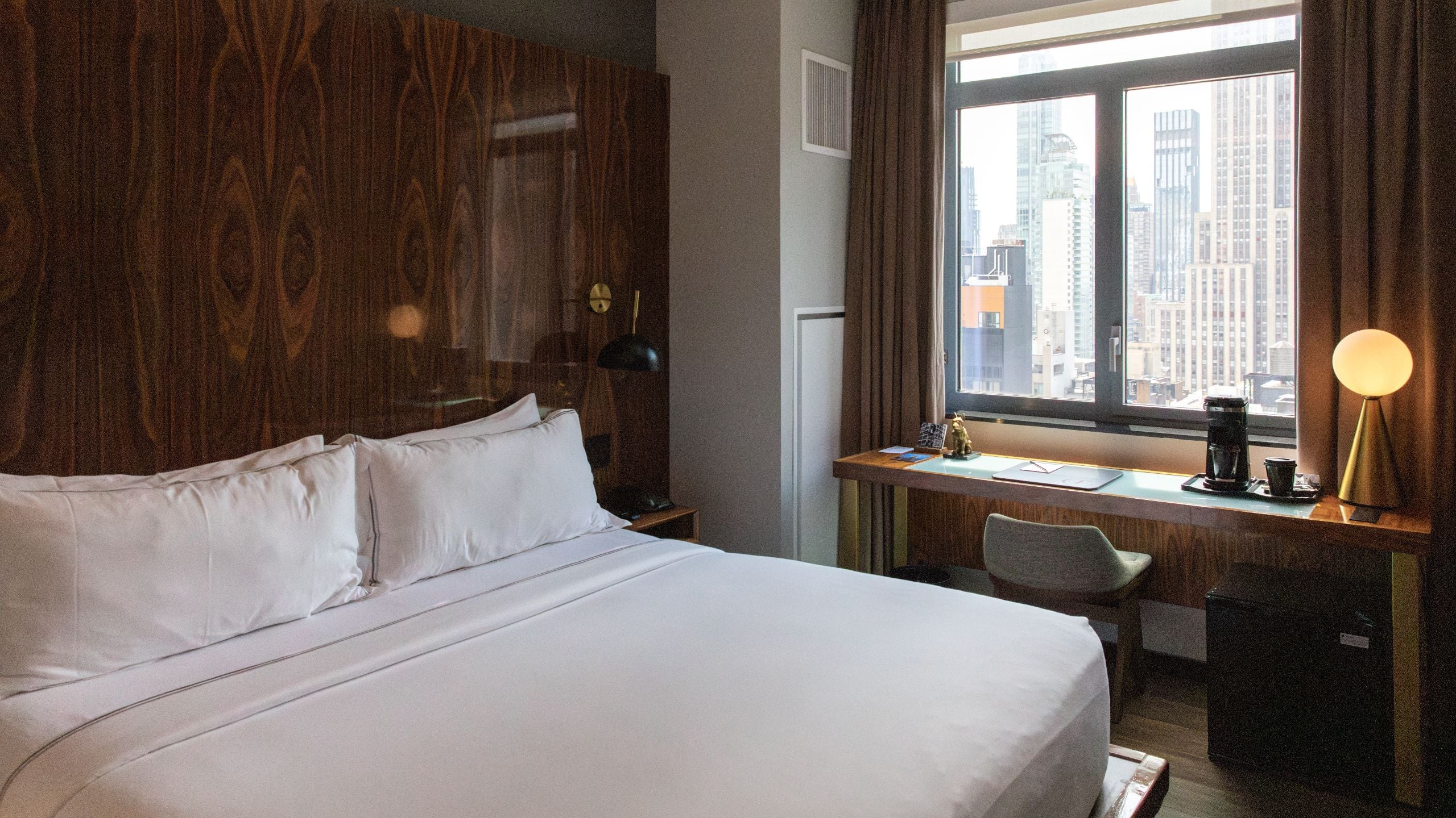 Grayson Hotel King Bed Empire View