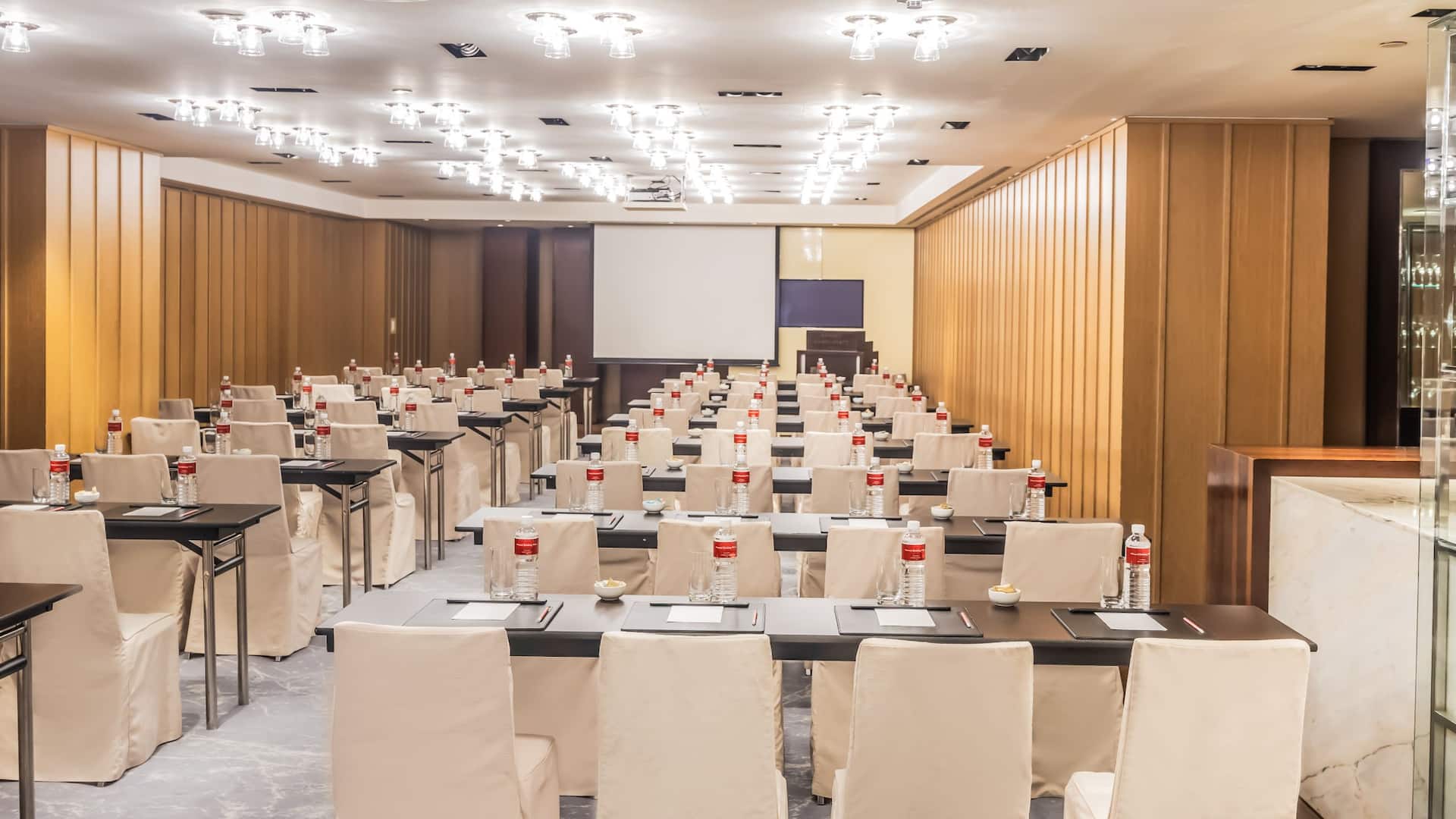3 of 3 Grand Hyatt Taipei Magpie Classroom Meeting Setup View
