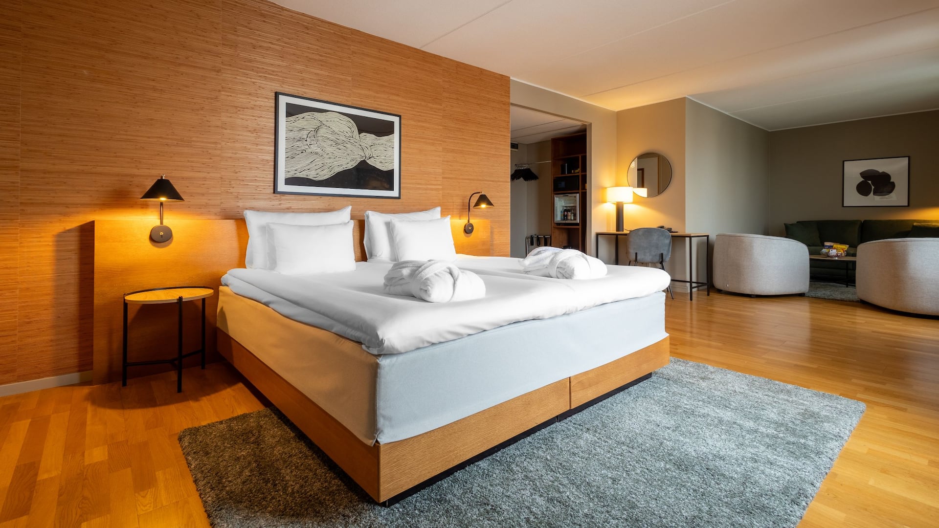 3 de 6 Hotel G Gothenburg Accessible King Bed With Sofabed Side View