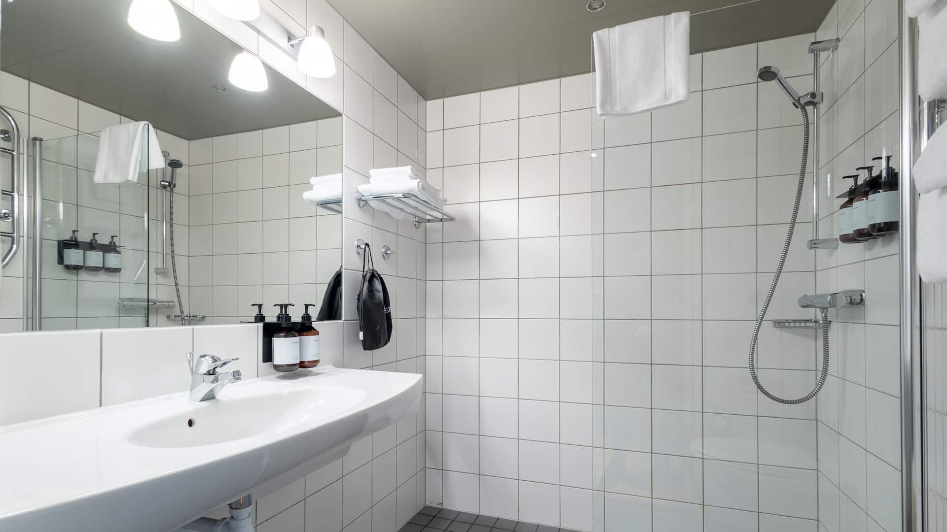 Hotel G Gothenburg Double Bed Bathroom