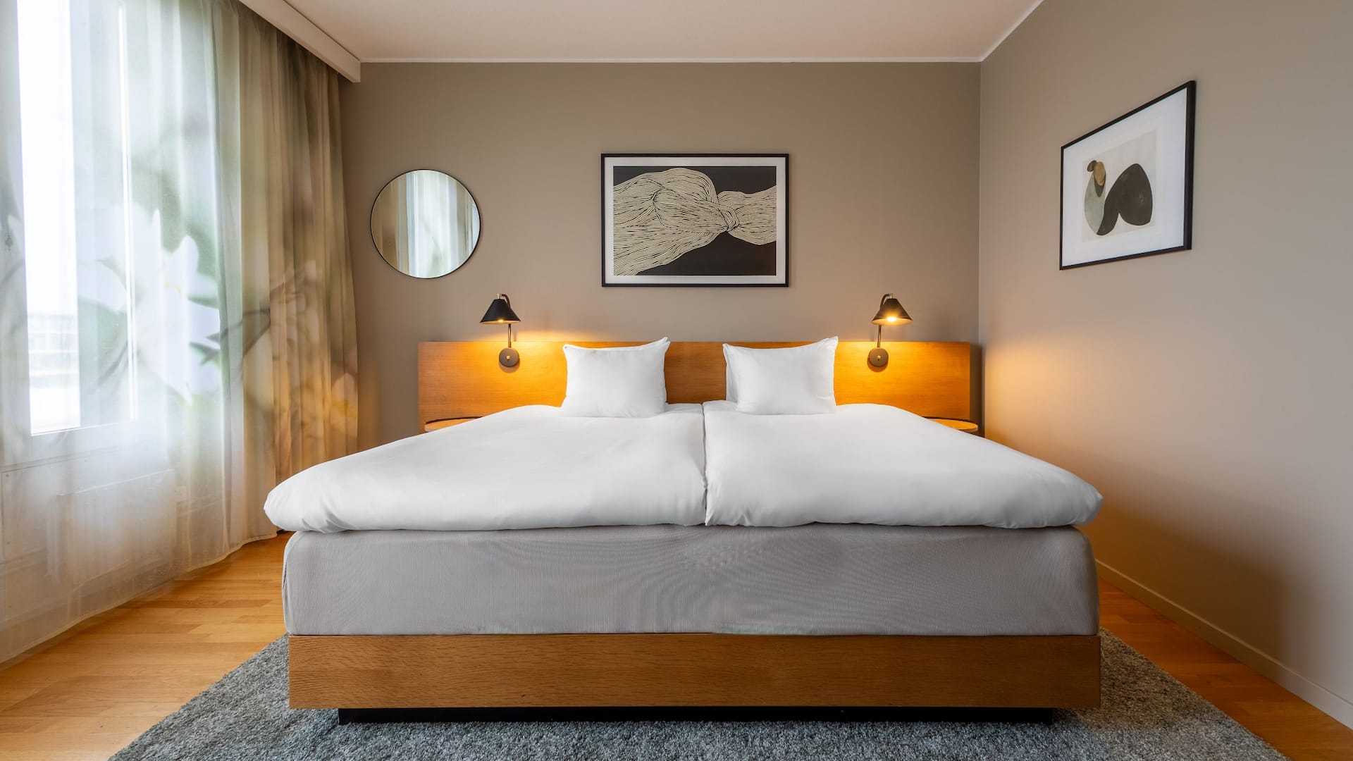 3 de 5 Hotel G Gothenburg King Bed Front View