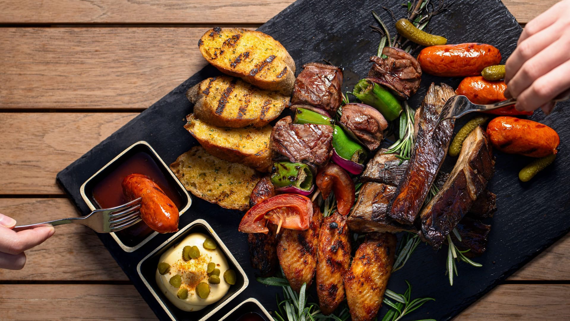 Hyatt Regency Hong Kong, Tsim Sha Tsui Bbq Platter Top