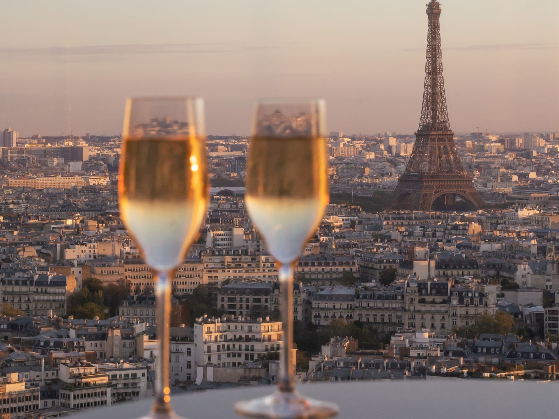 Hyatt Regency Paris Étoile Windo Skybar Champagne View Focus