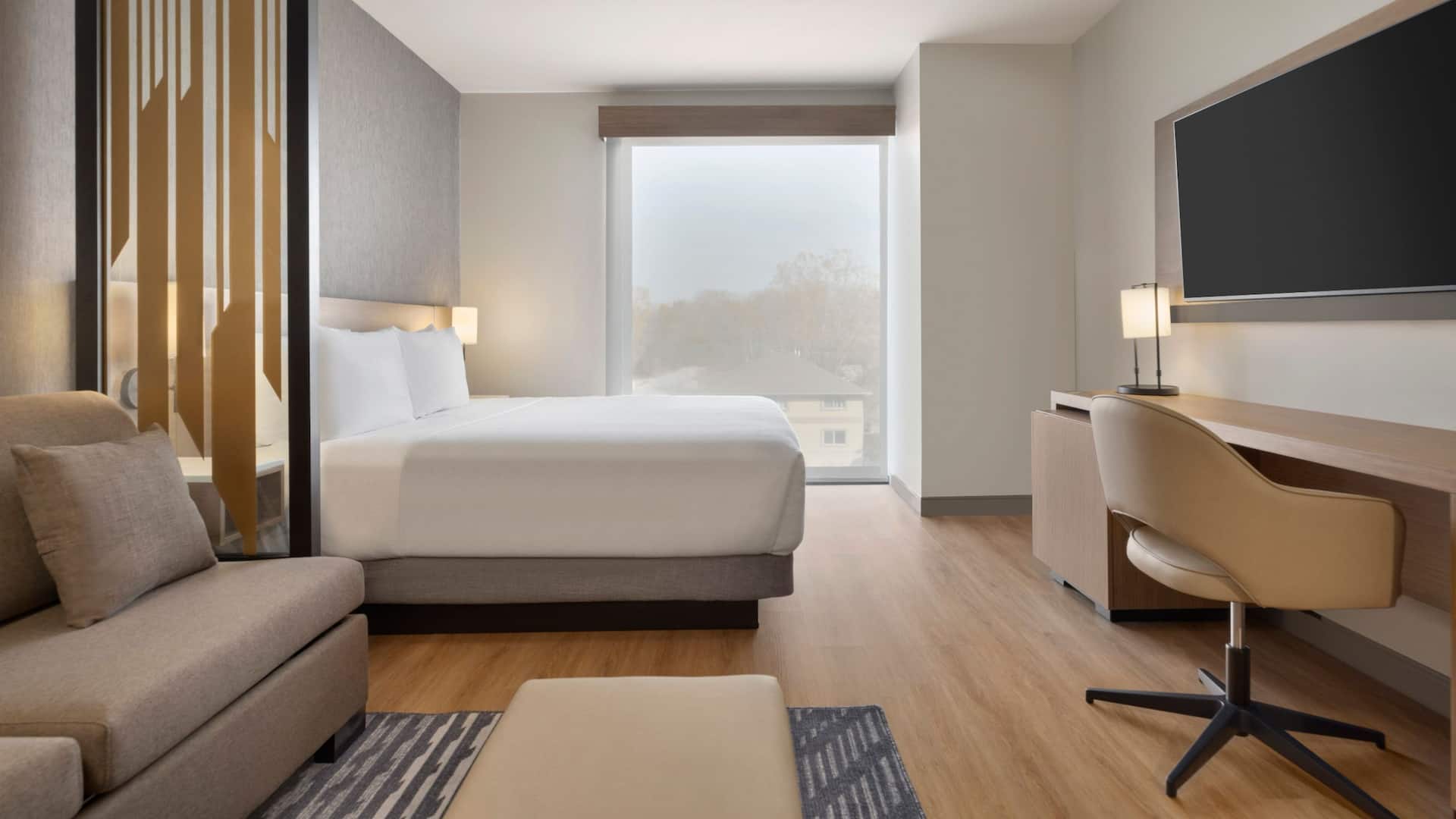 Hyatt Place Windsor King Long View
