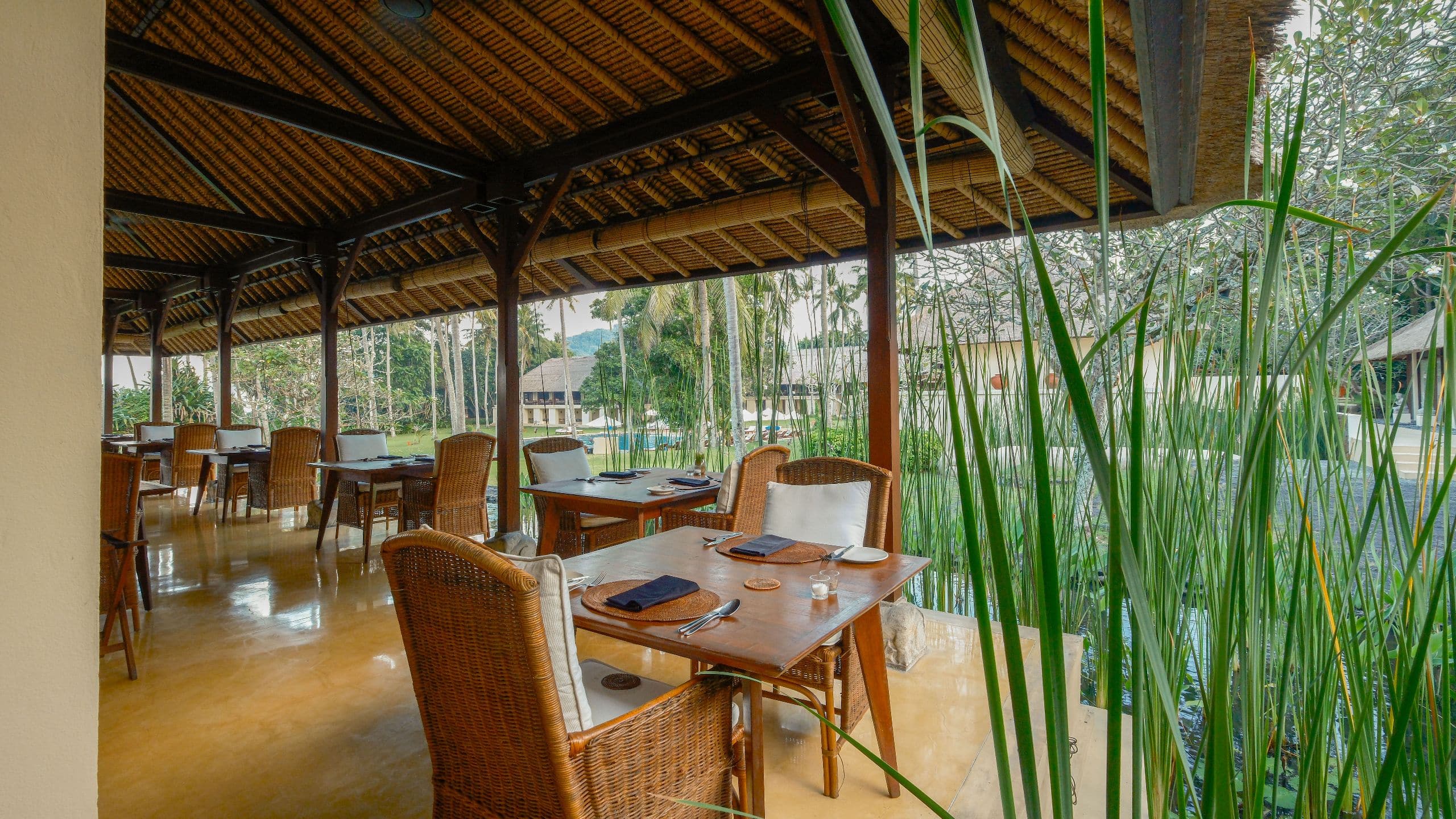 Alila Manggis Seasalt Restaurant Table