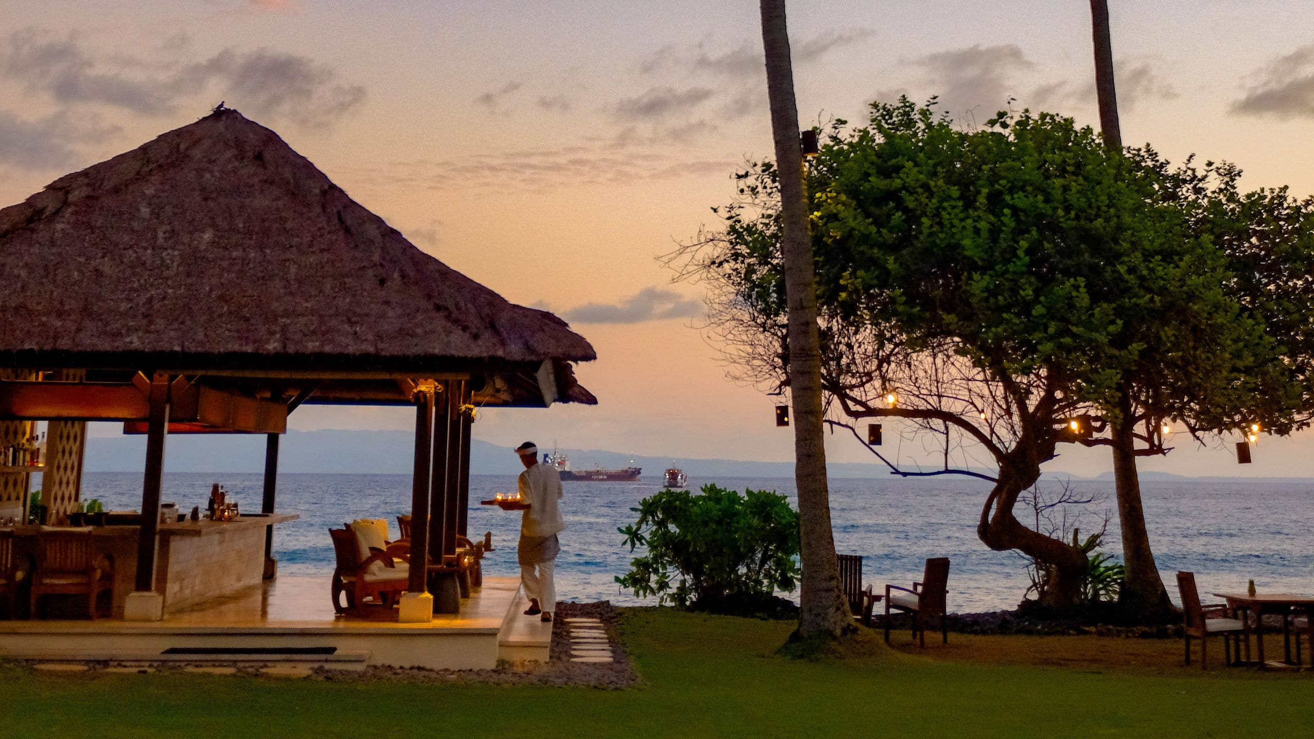 Alila Manggis Sunset Ocean Bar