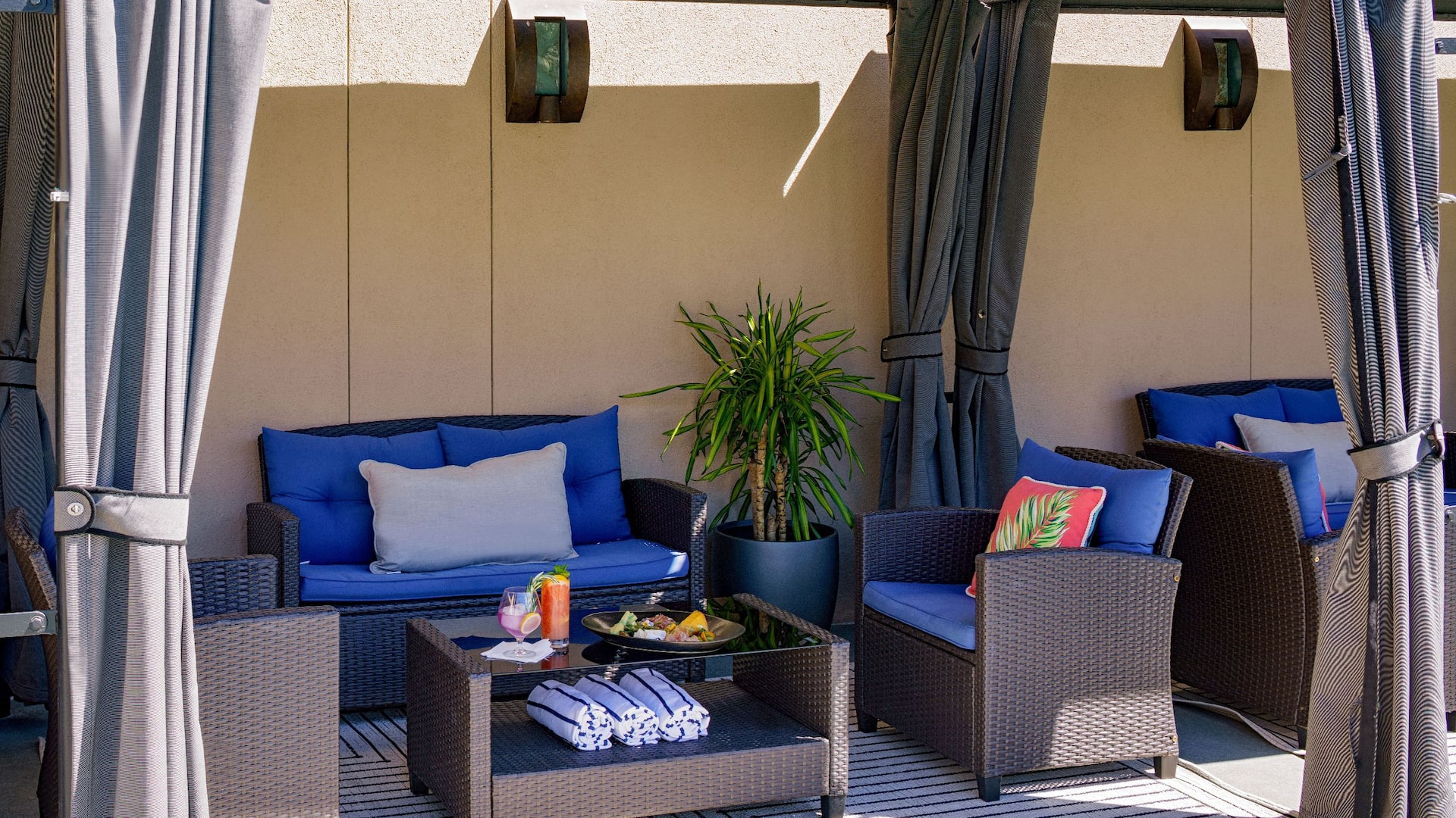 Hyatt Regency Santa Clara Cabana Seating