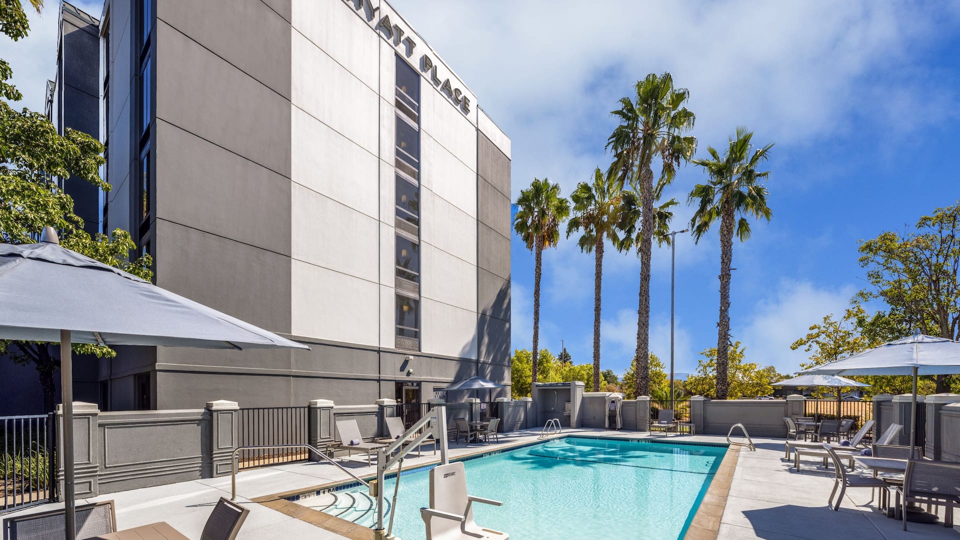 Hyatt Place Sacramento/Rancho Cordova Pool Profile