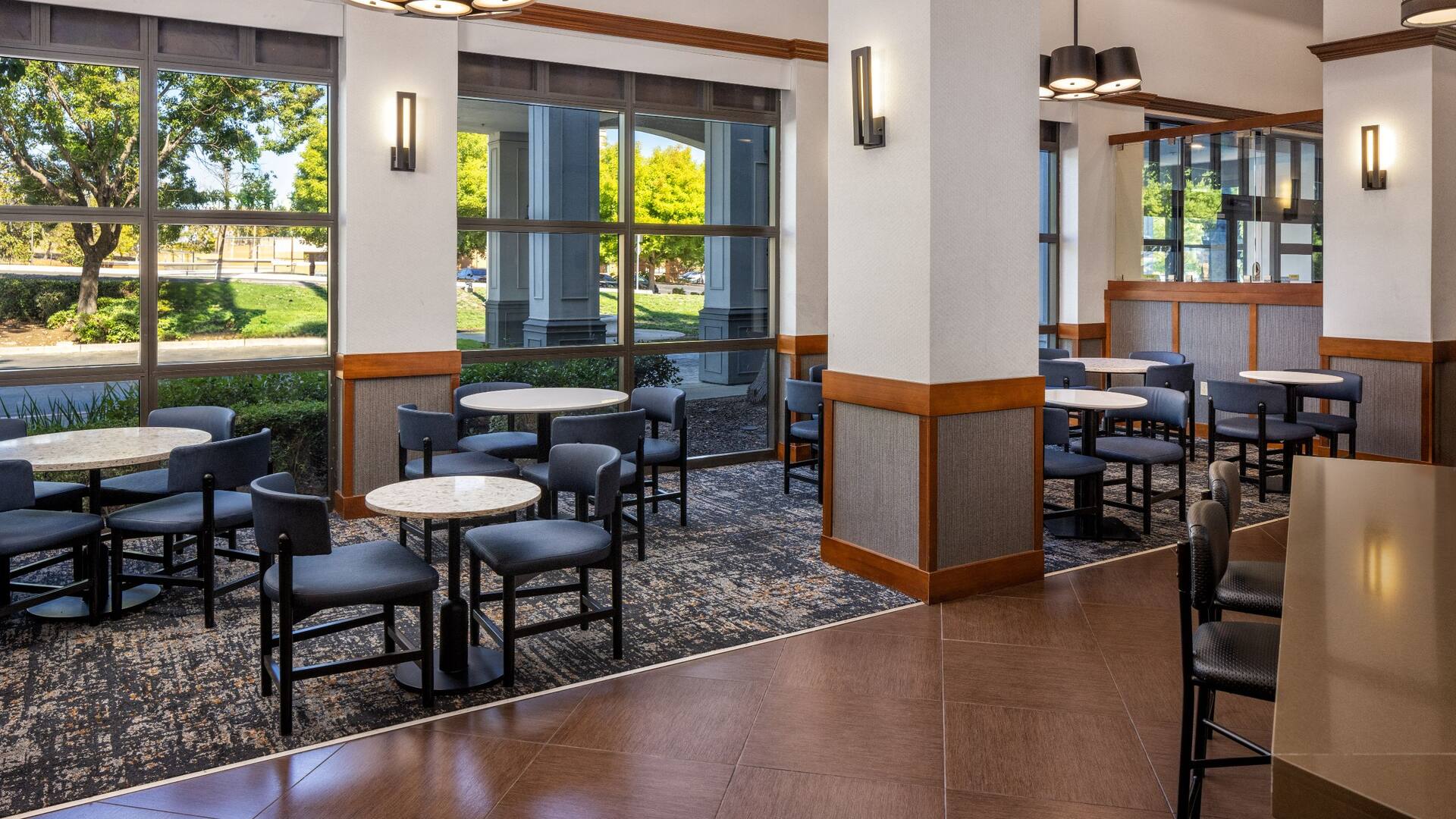 Hyatt Place Sacramento/Rancho Cordova Breakfast Seating
