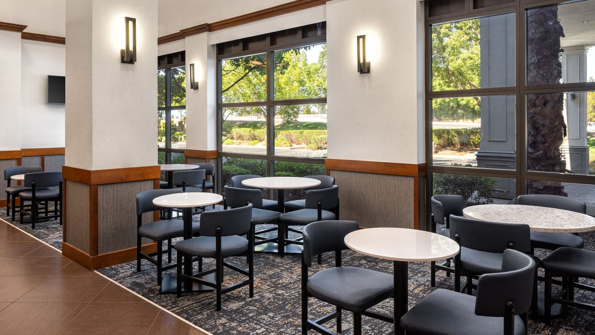 Hyatt Place Sacramento/Rancho Cordova Breakfast Area