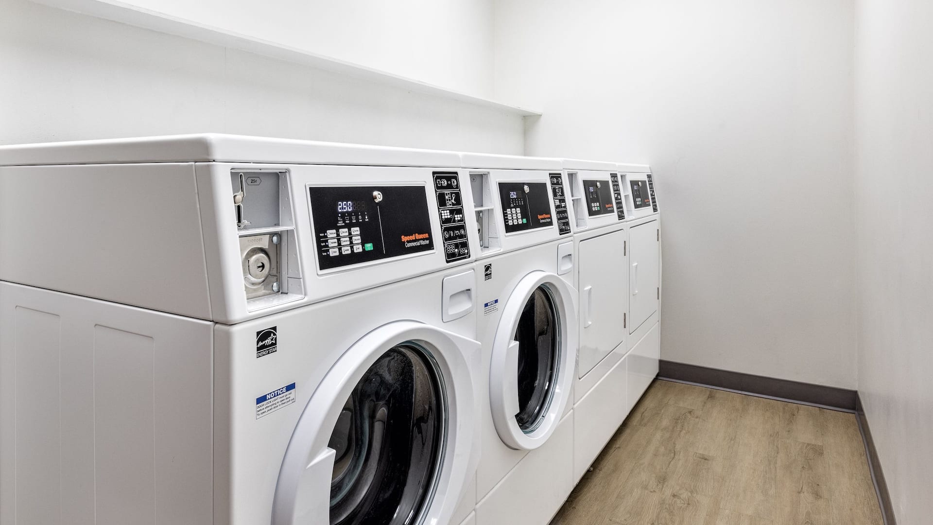 Hyatt Place Sacramento/Rancho Cordova Guest Laundry