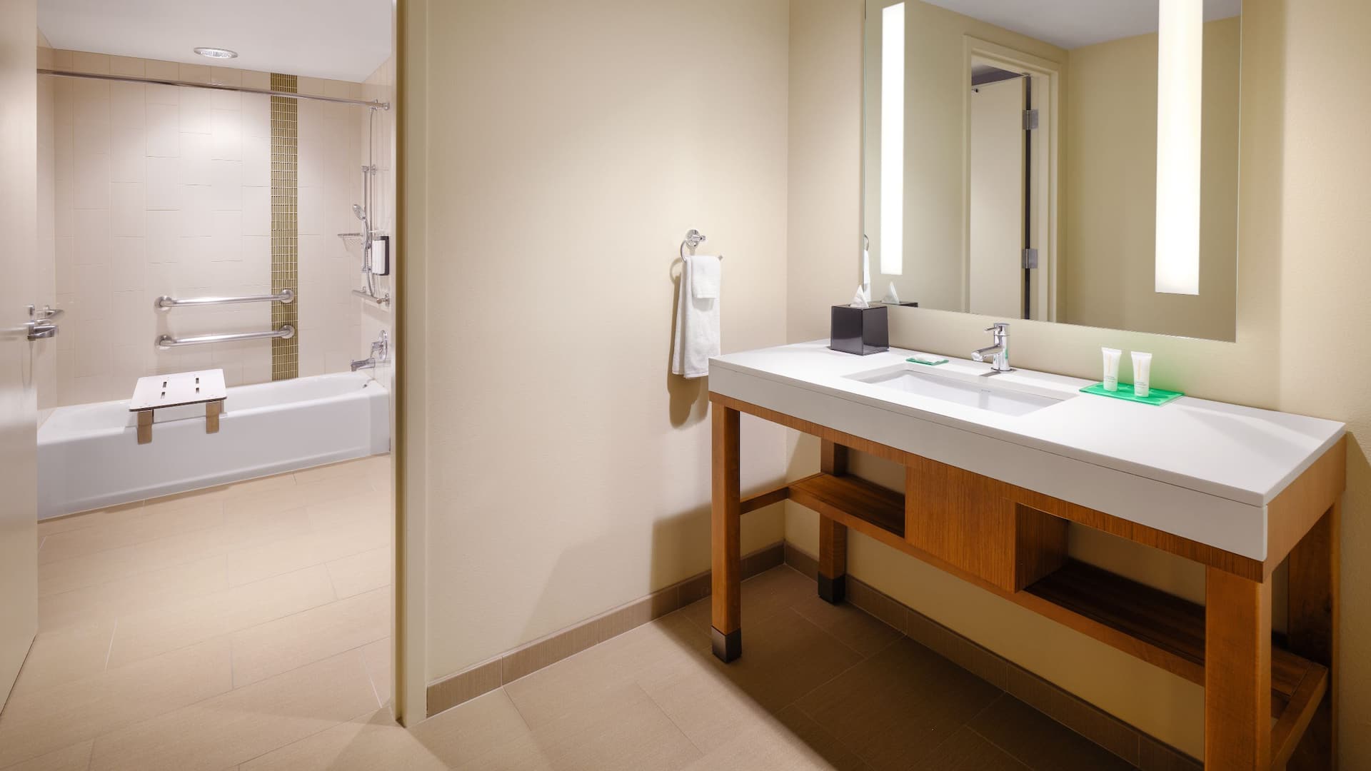 4 of 4 Hyatt Place Park City Accessible Tub