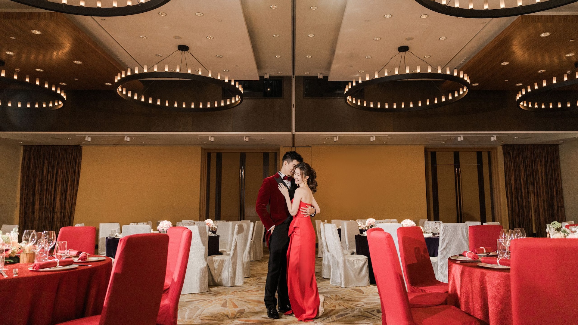 Hyatt Regency Hong Kong, Tsim Sha Tsui Wedding Ballroom Couple Wideshot